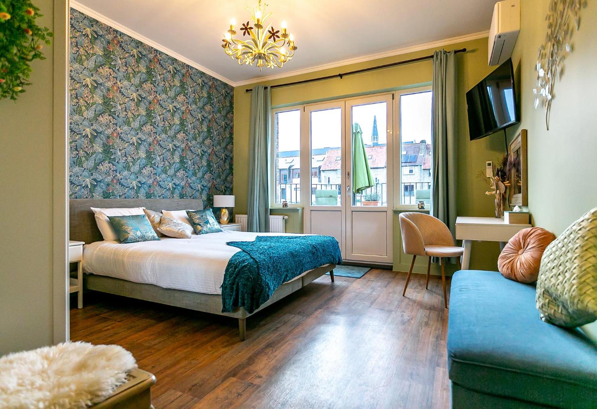 The Newport Lodge included 3h PRIVATE indoor welnes & use e-bikes