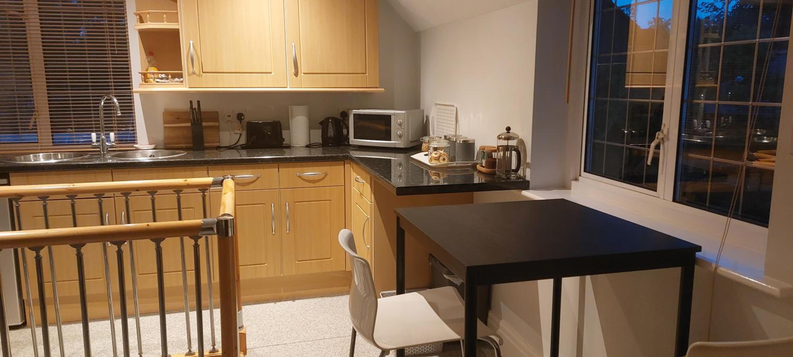 Peaceful self contained Studio in lovely garden. view 3