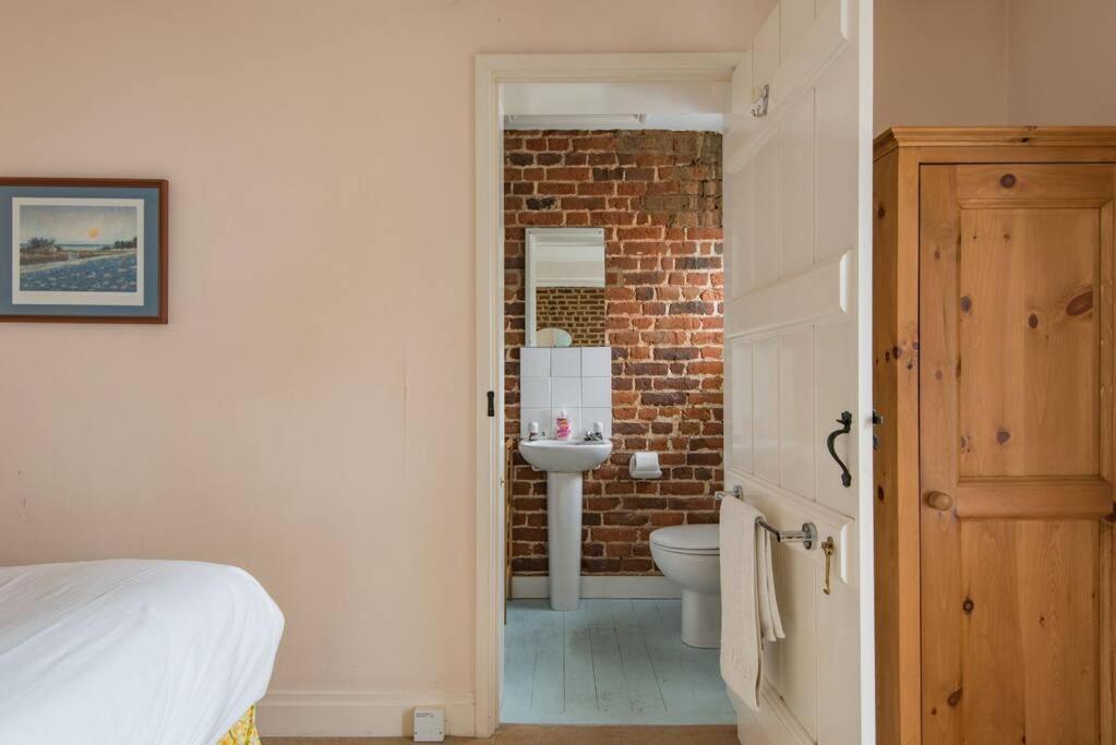 Lighthouse Cottage