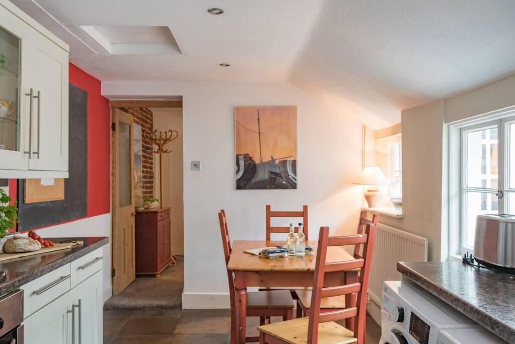 Lighthouse Cottage