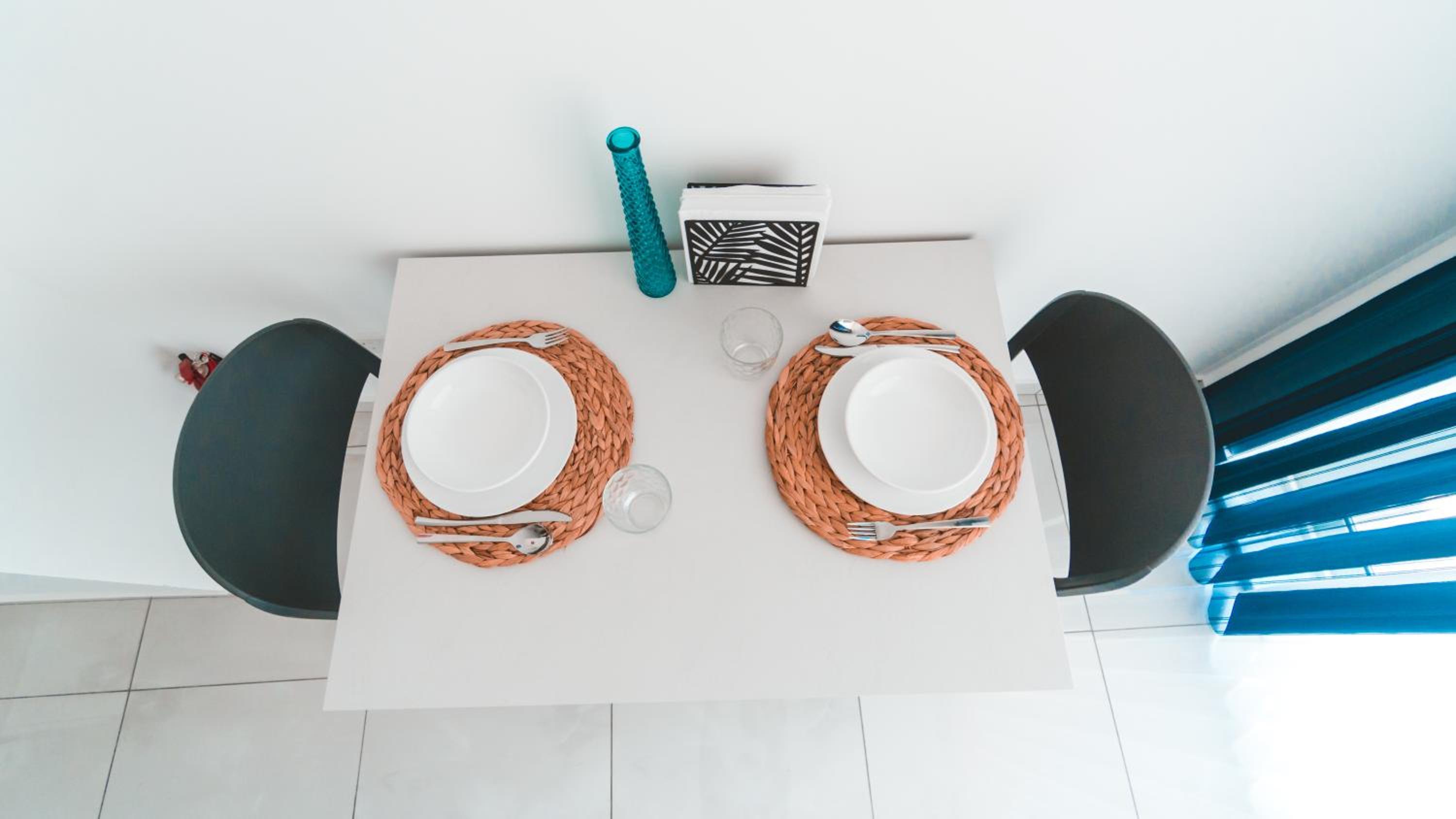 Ideal Location, Stylish 1BR Apartment with Free Parking