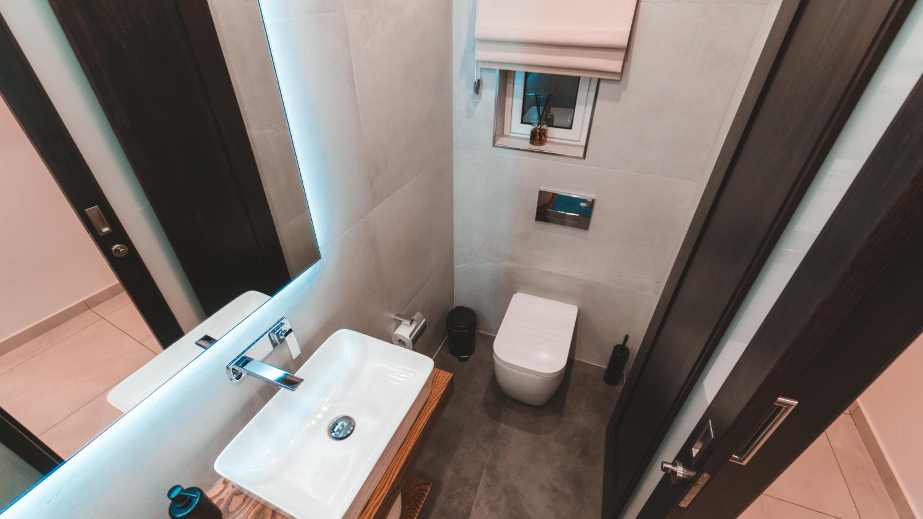 Ideal Location, Stylish 1BR Apartment with Free Parking