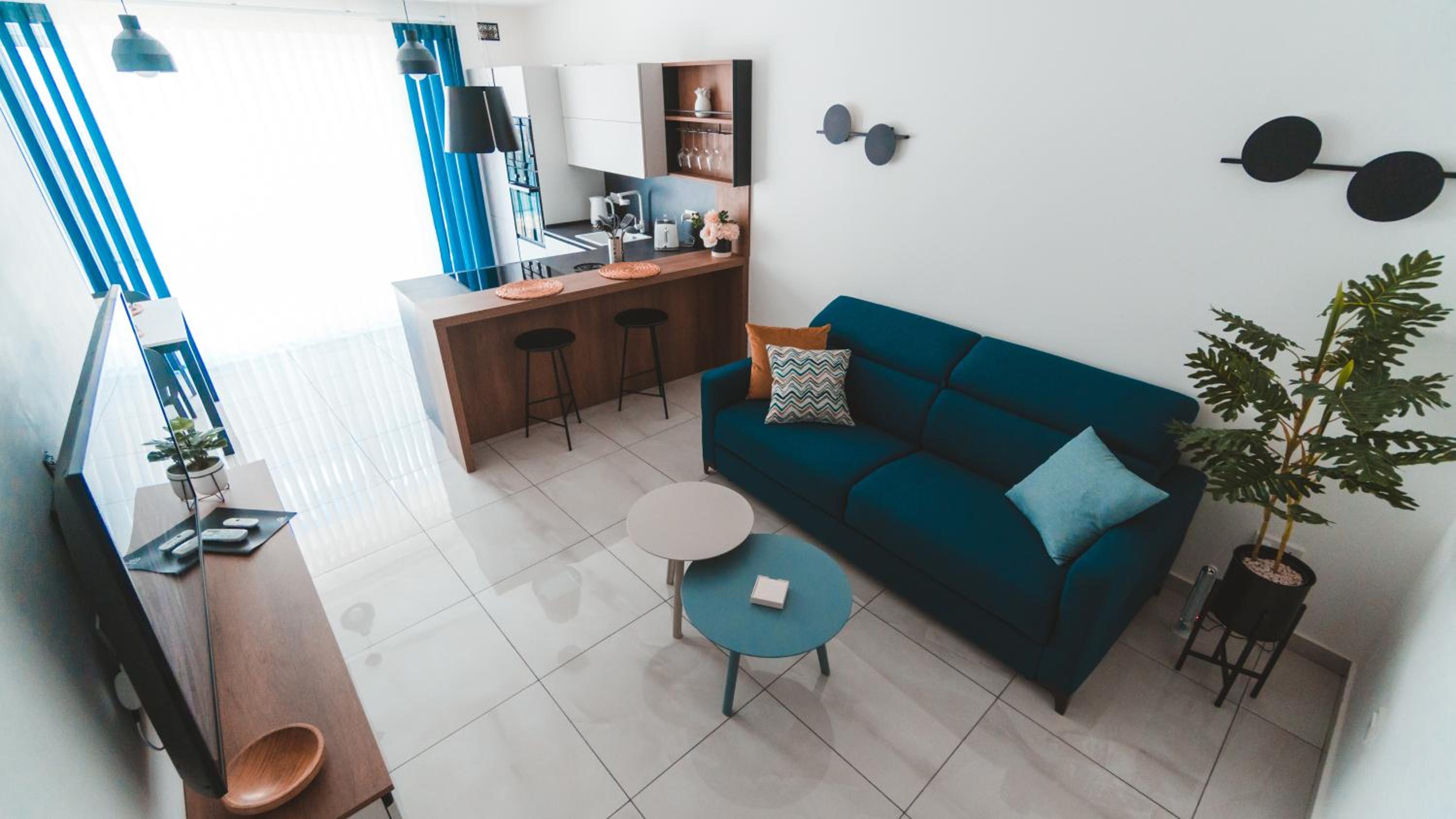 Ideal Location, Stylish 1BR Apartment with Free Parking photo 2
