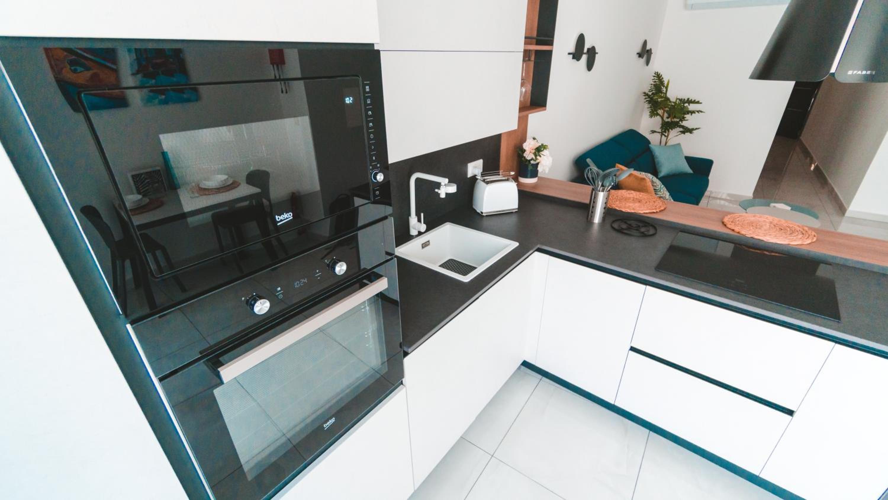 Ideal Location, Stylish 1BR Apartment with Free Parking
