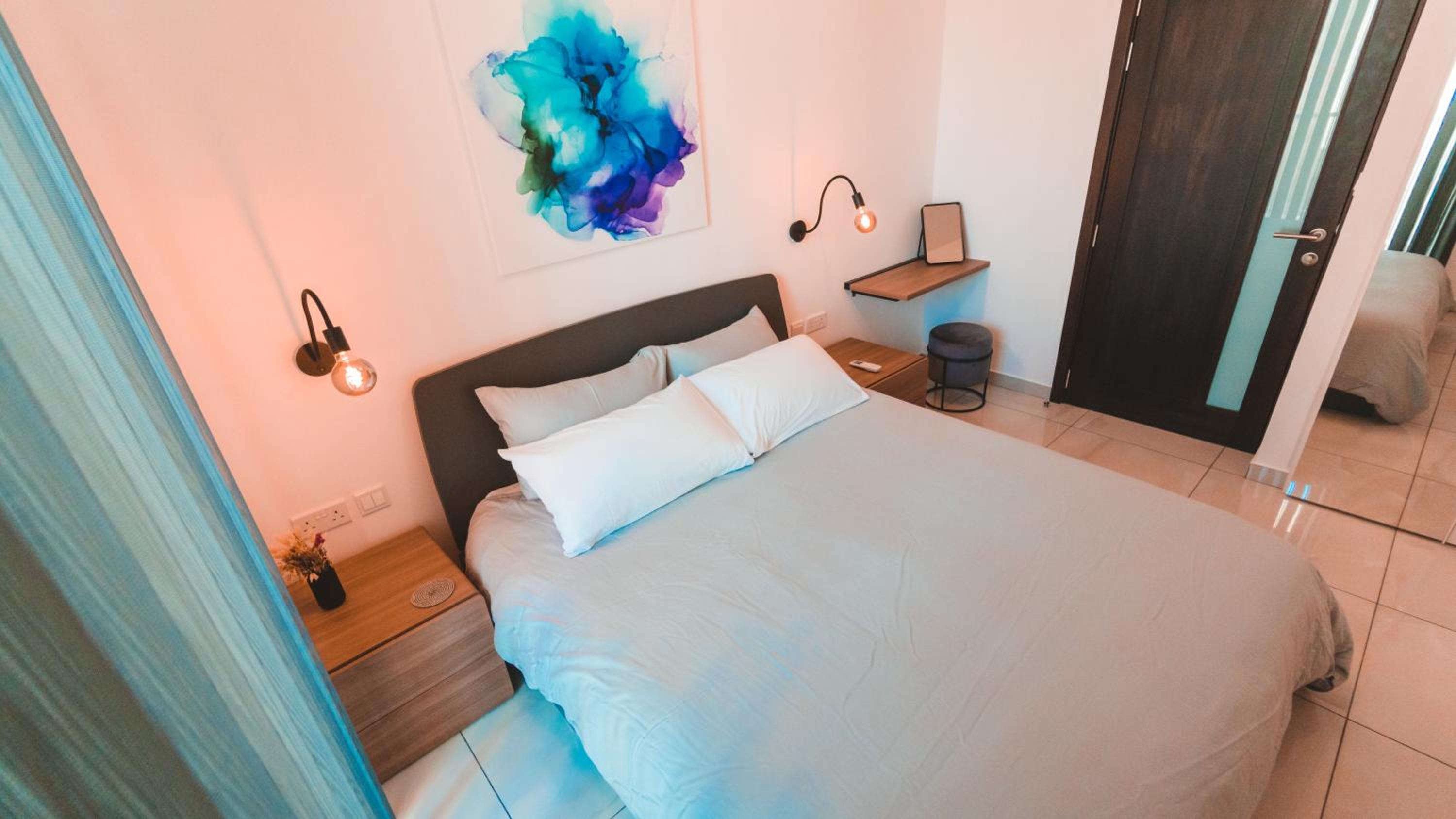 Ideal Location, Stylish 1BR Apartment with Free Parking
