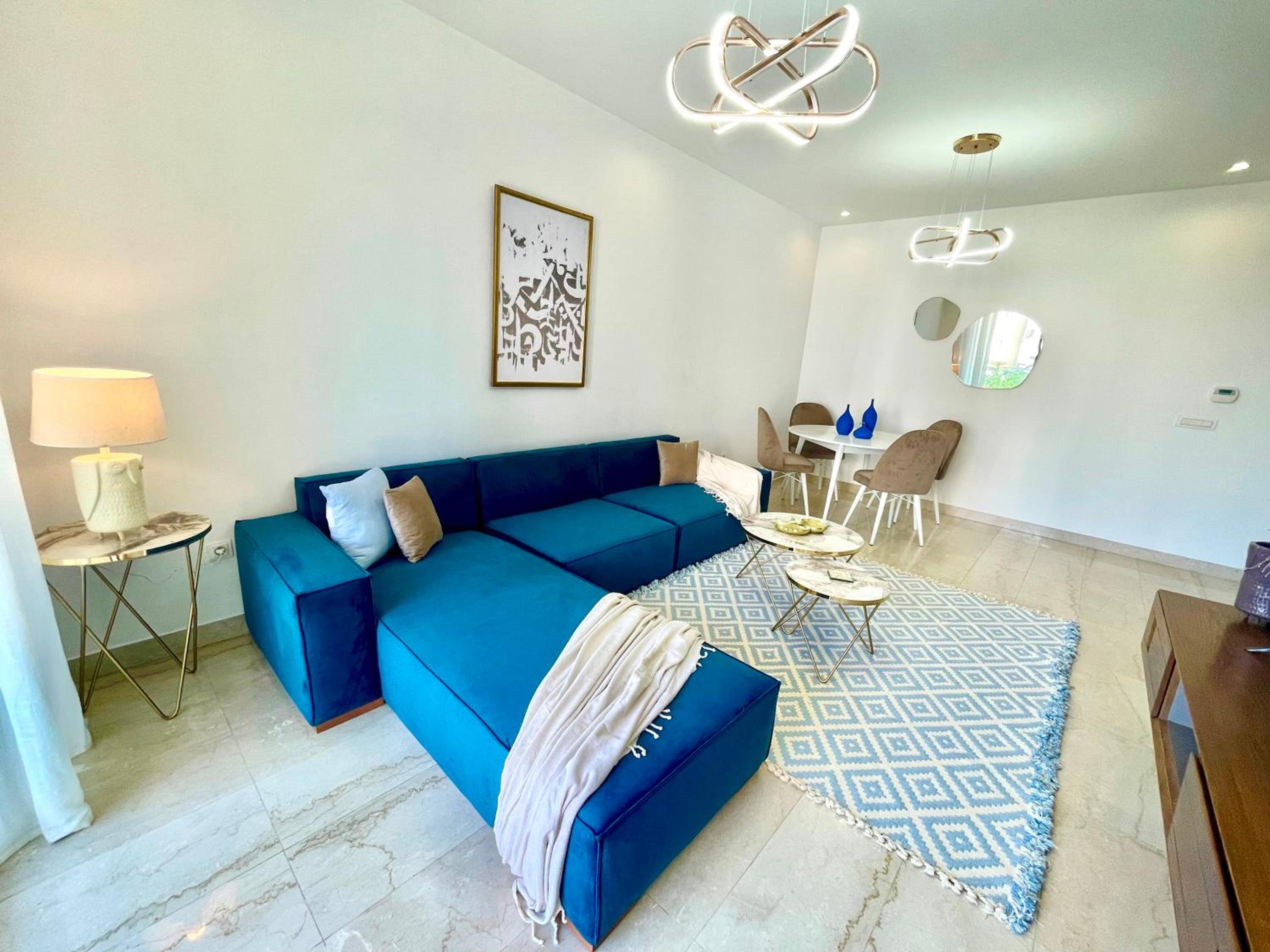 NEW bright and luxurious 2bds in Rd Malaga B10 view 3