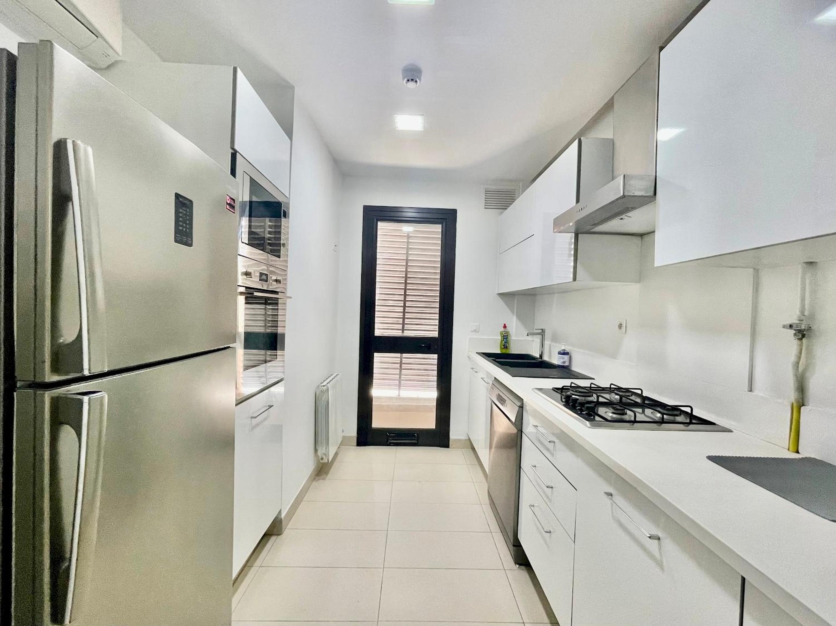 NEW bright and luxurious 2bds in Rd Malaga B10 view 4
