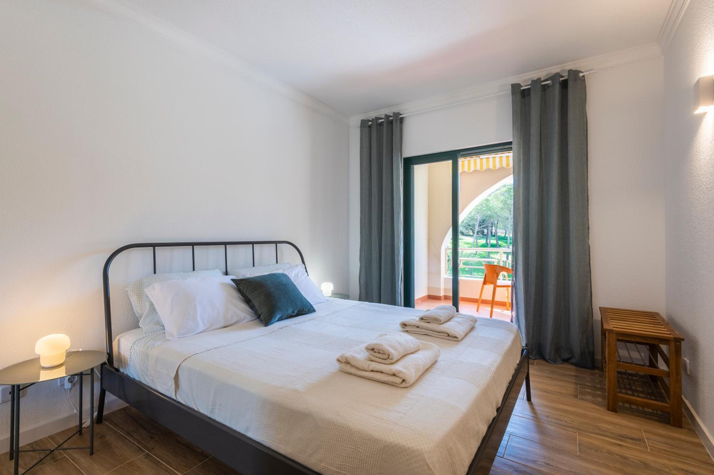 Salgados 1 Bedroom Apartment - 500m from the Beach view 2