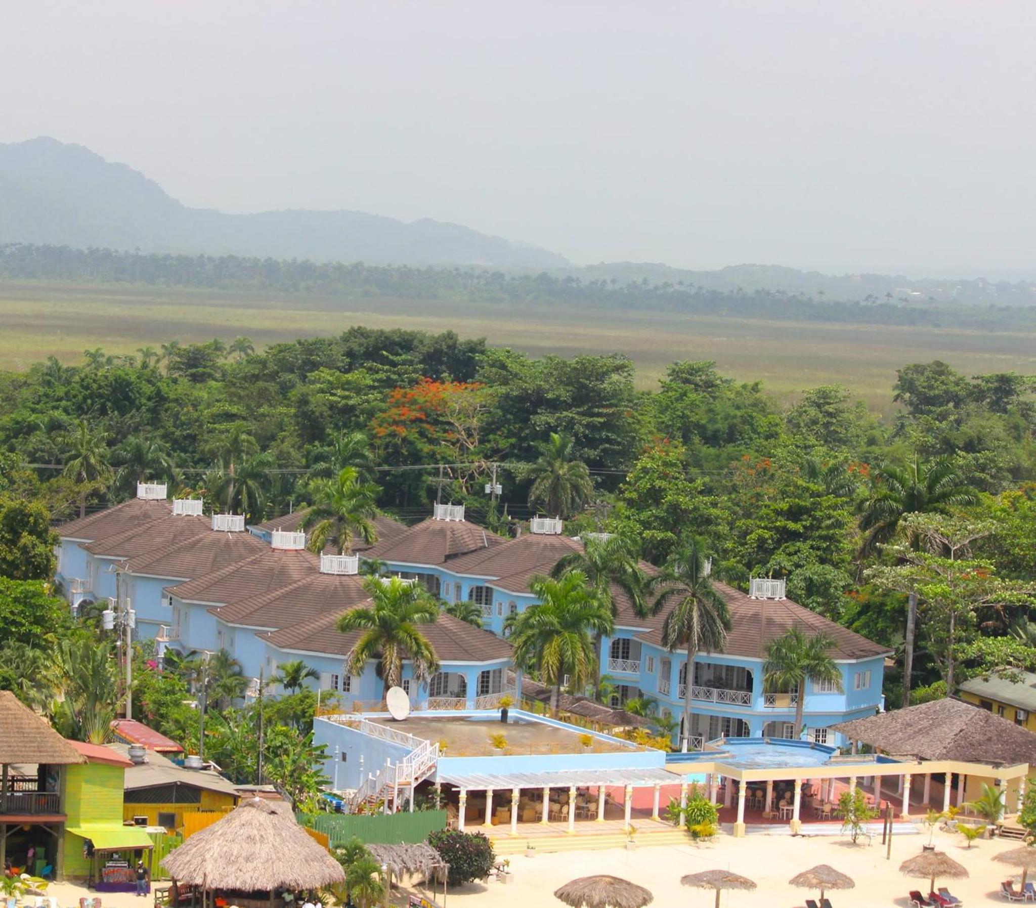 Hotel Beachcomber Club Resort - Image 1