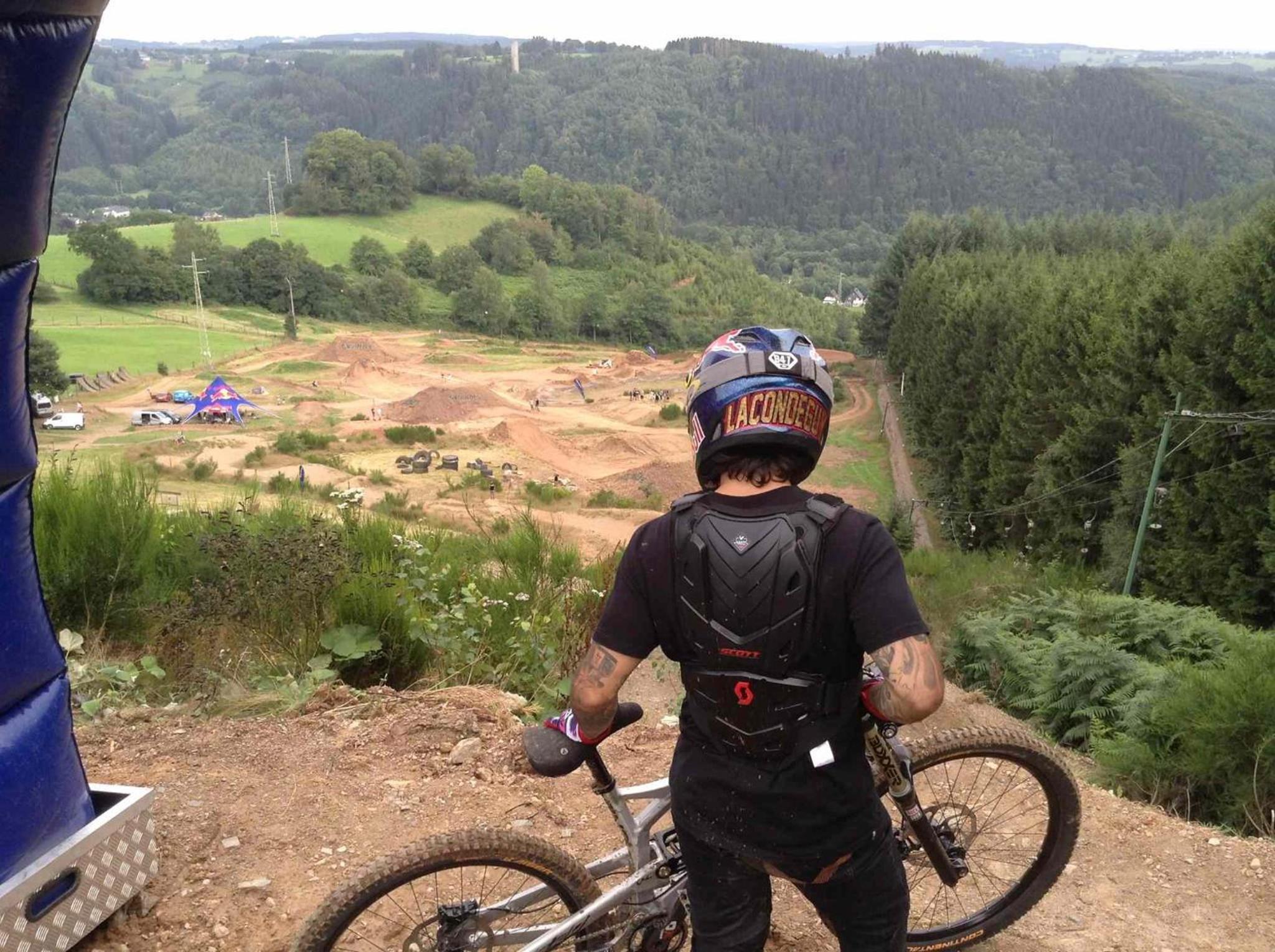 # A Mont Nos'Hôtes