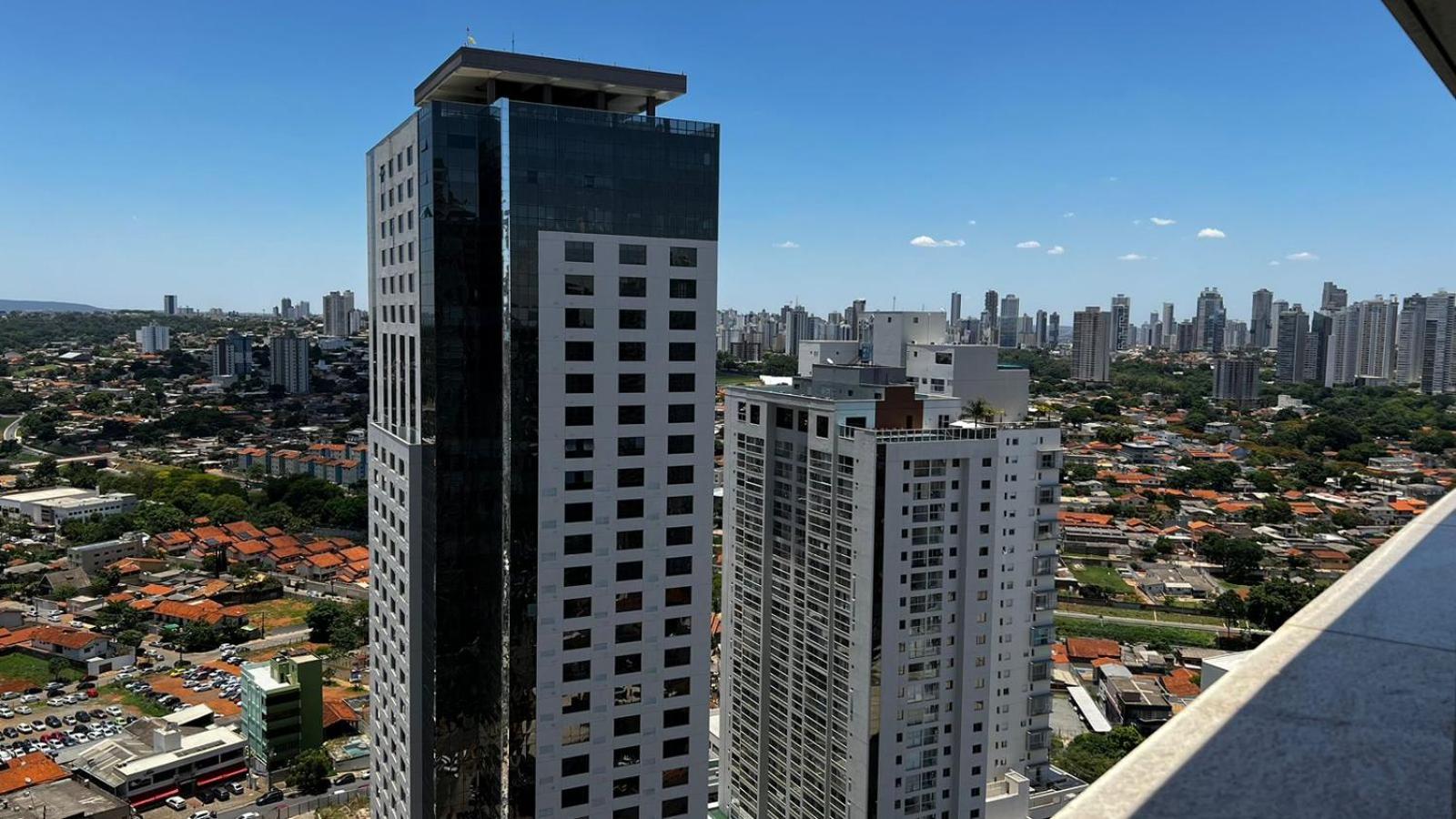 Flat Brookfield Towers 2409 view 3