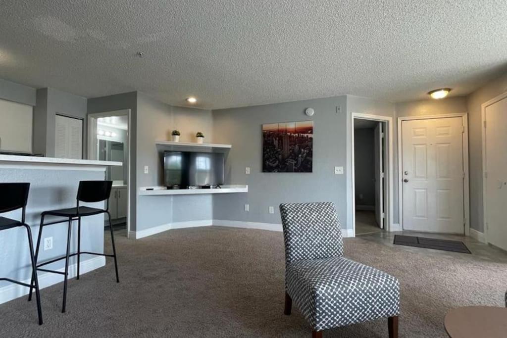 very Nice 2/2 apartment , close to disney