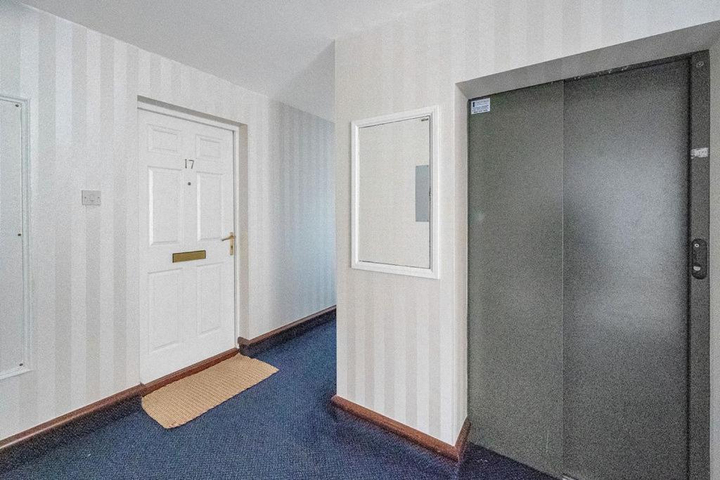 Modern 1BR flat - free parking + lift