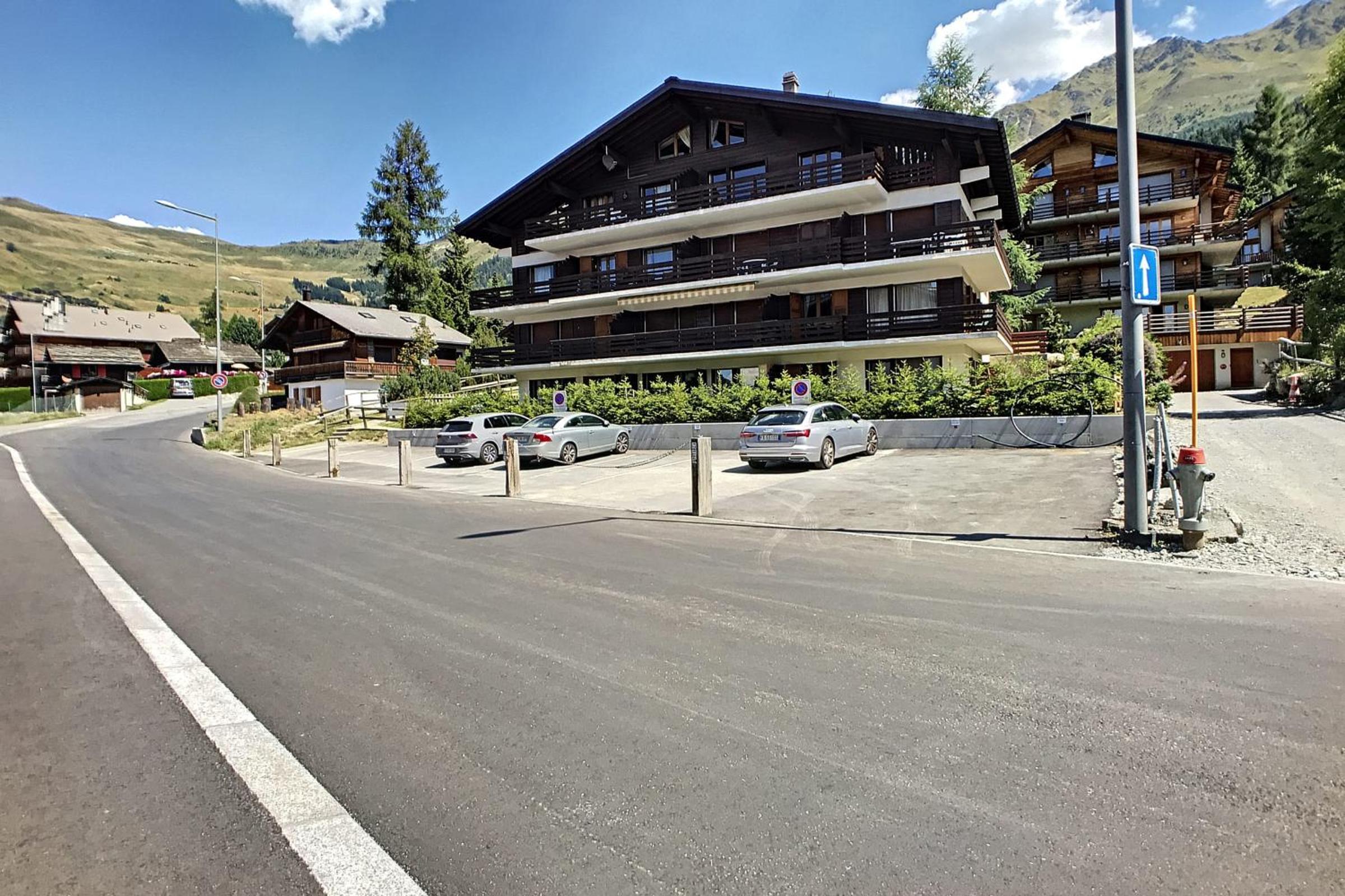 Photo 10