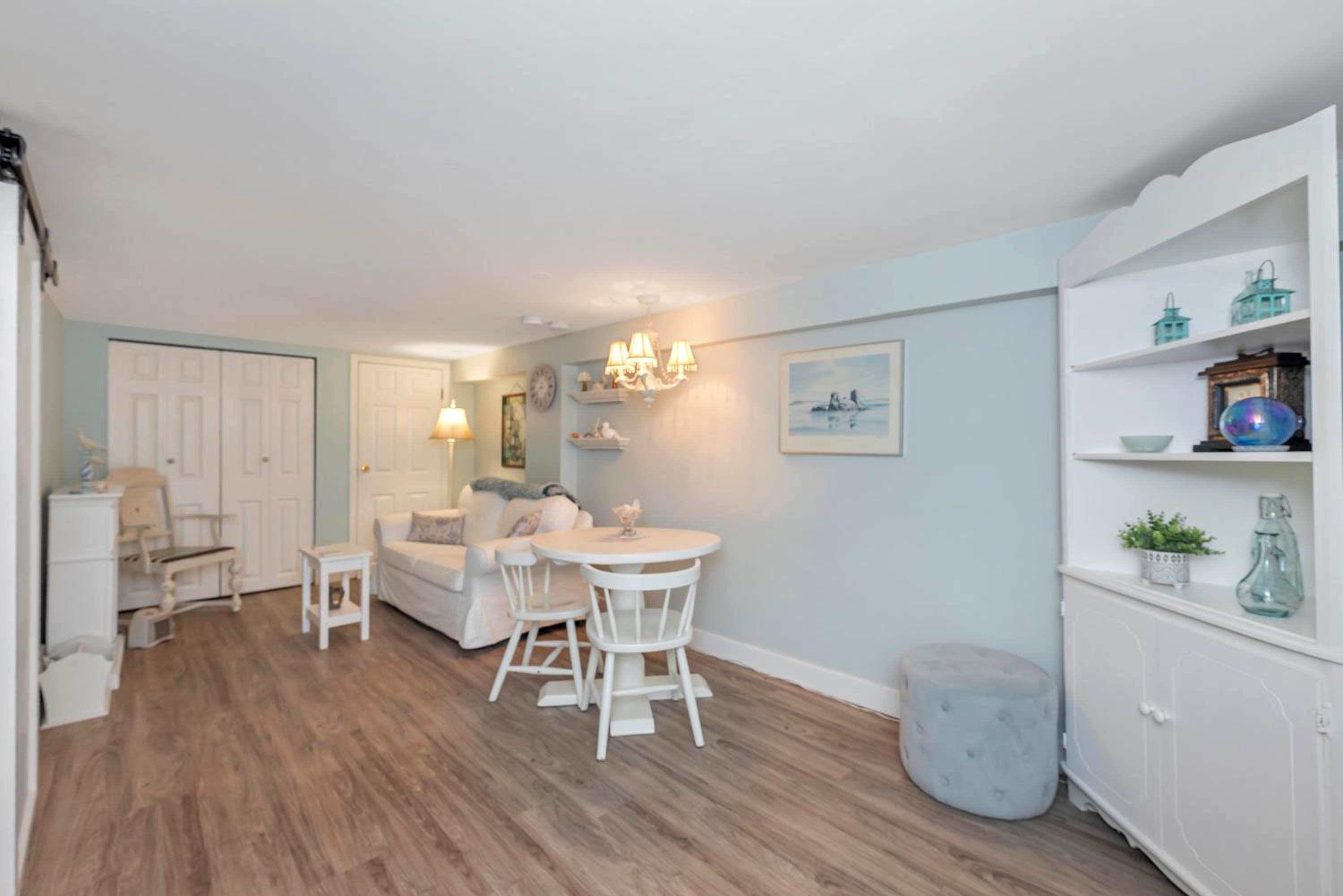 Quaint 1 bedroom lower suite in Victoria, BC