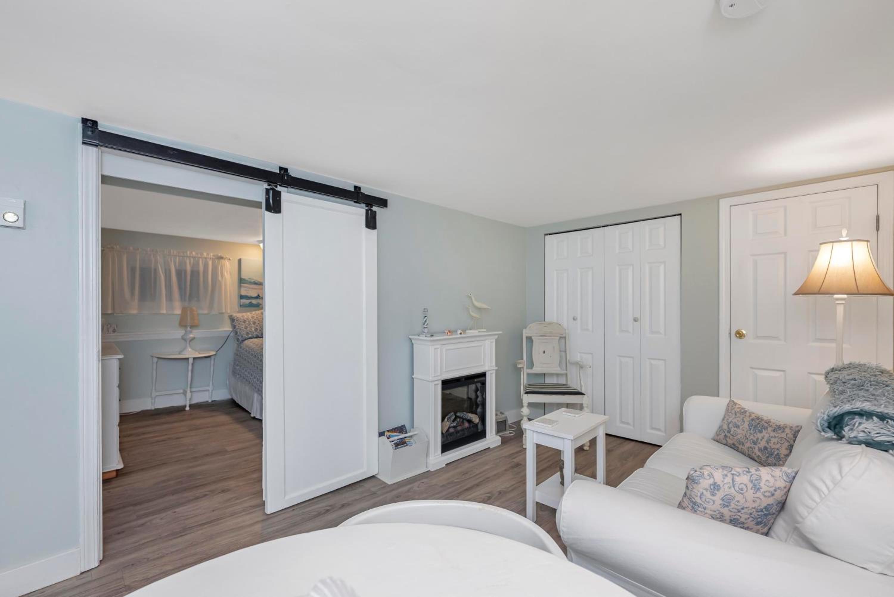 Quaint 1 bedroom lower suite in Victoria, BC