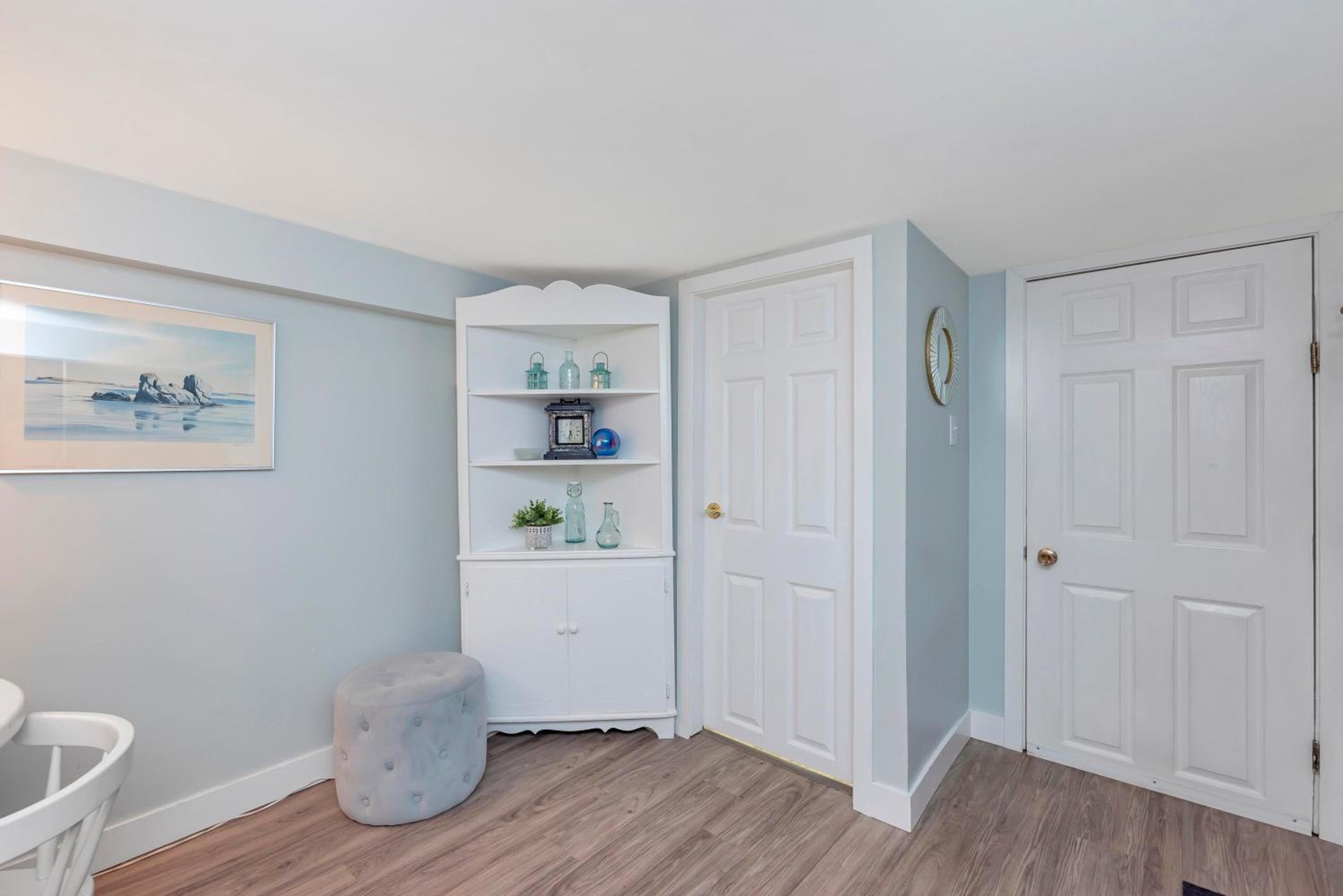 Quaint 1 bedroom lower suite in Victoria, BC