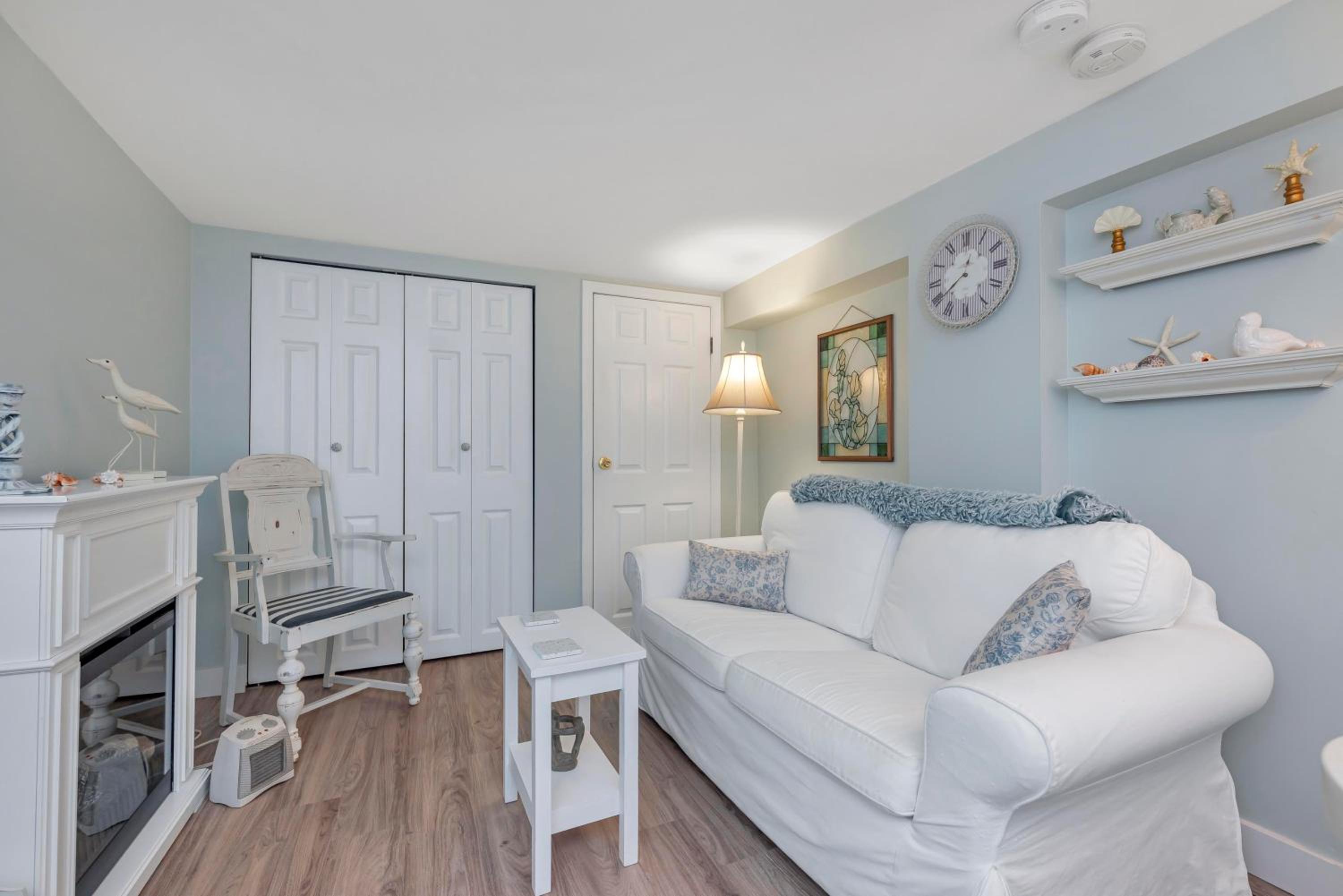 Quaint 1 bedroom lower suite in Victoria, BC