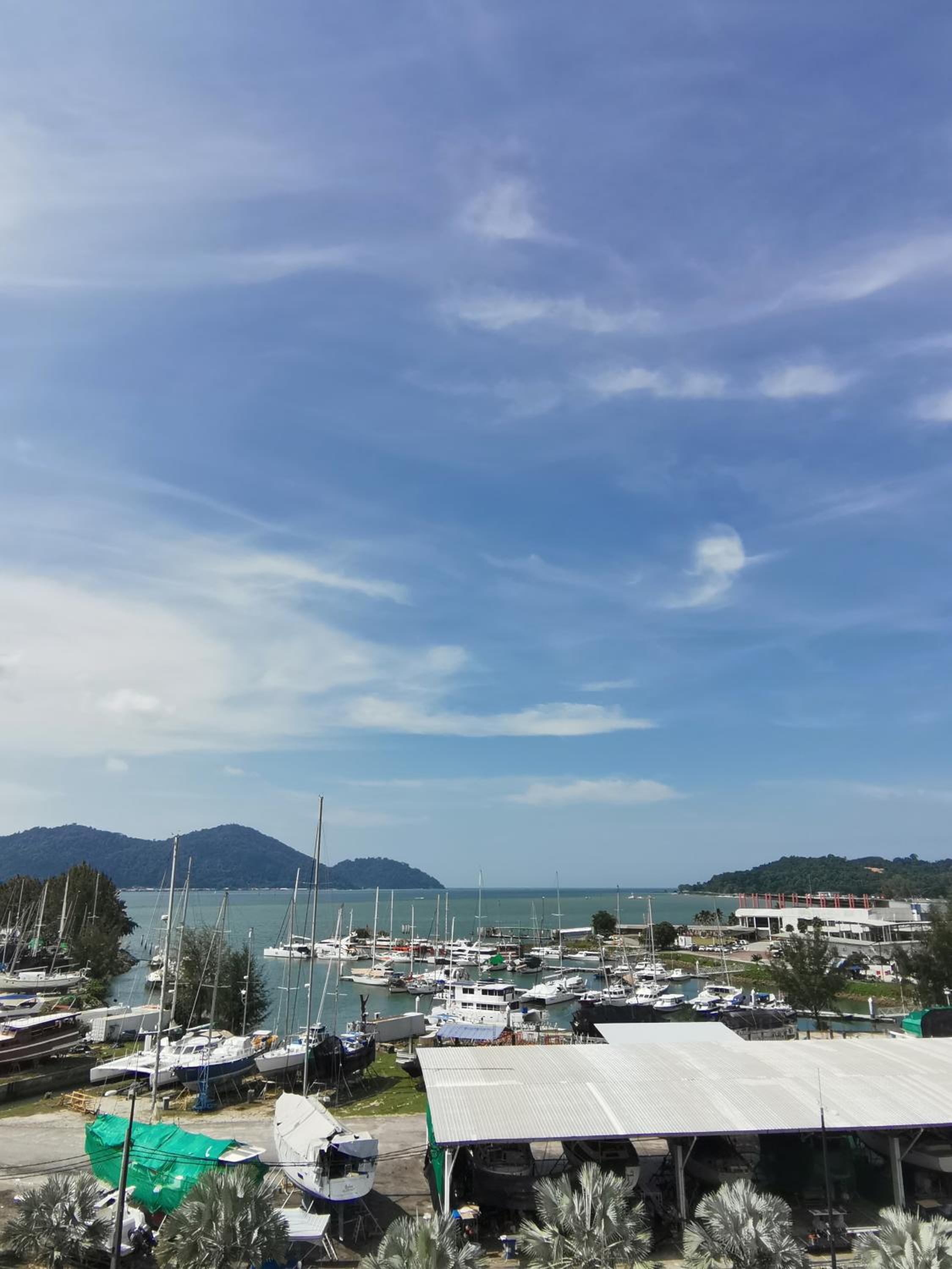 Peaceful 1-bedroom unit at Marina Island by JoMy Homestay photo 5