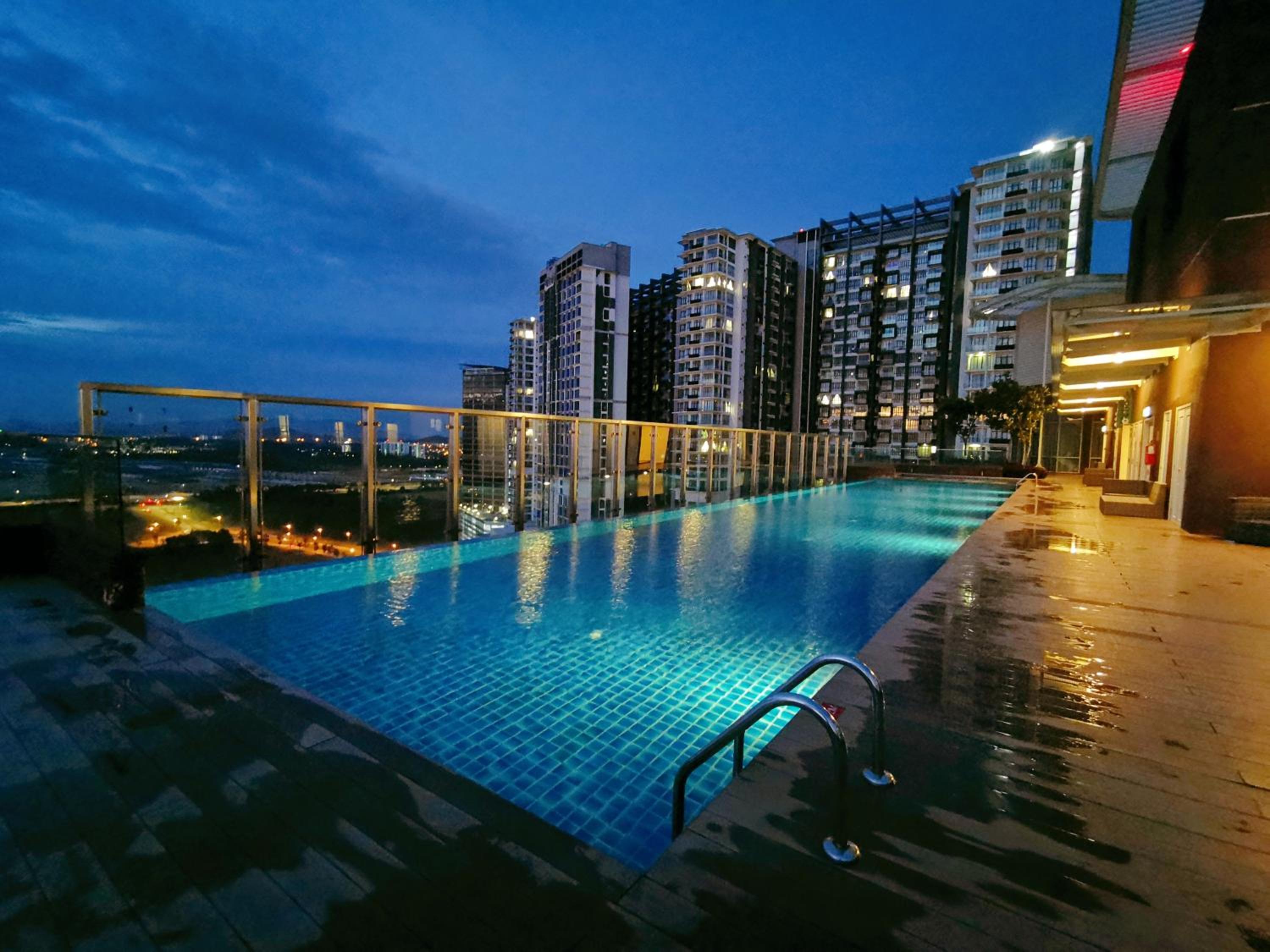 Legoland-3min Walk-HappyDream Suite at Afiniti -8pax-Cozy,Comfy&Convenience 2BR with Bathub photo 4