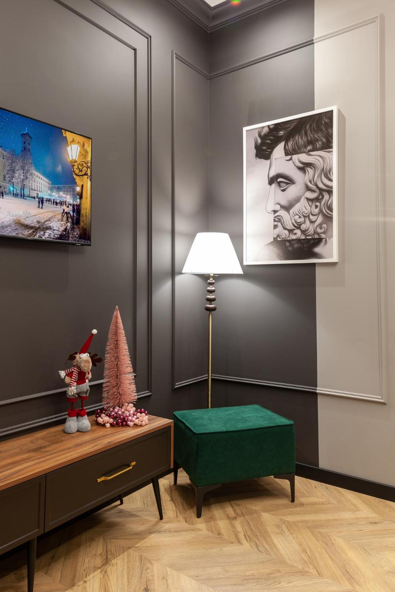 LEOGRAND Apartments on Svobody Avenue 43 view 4