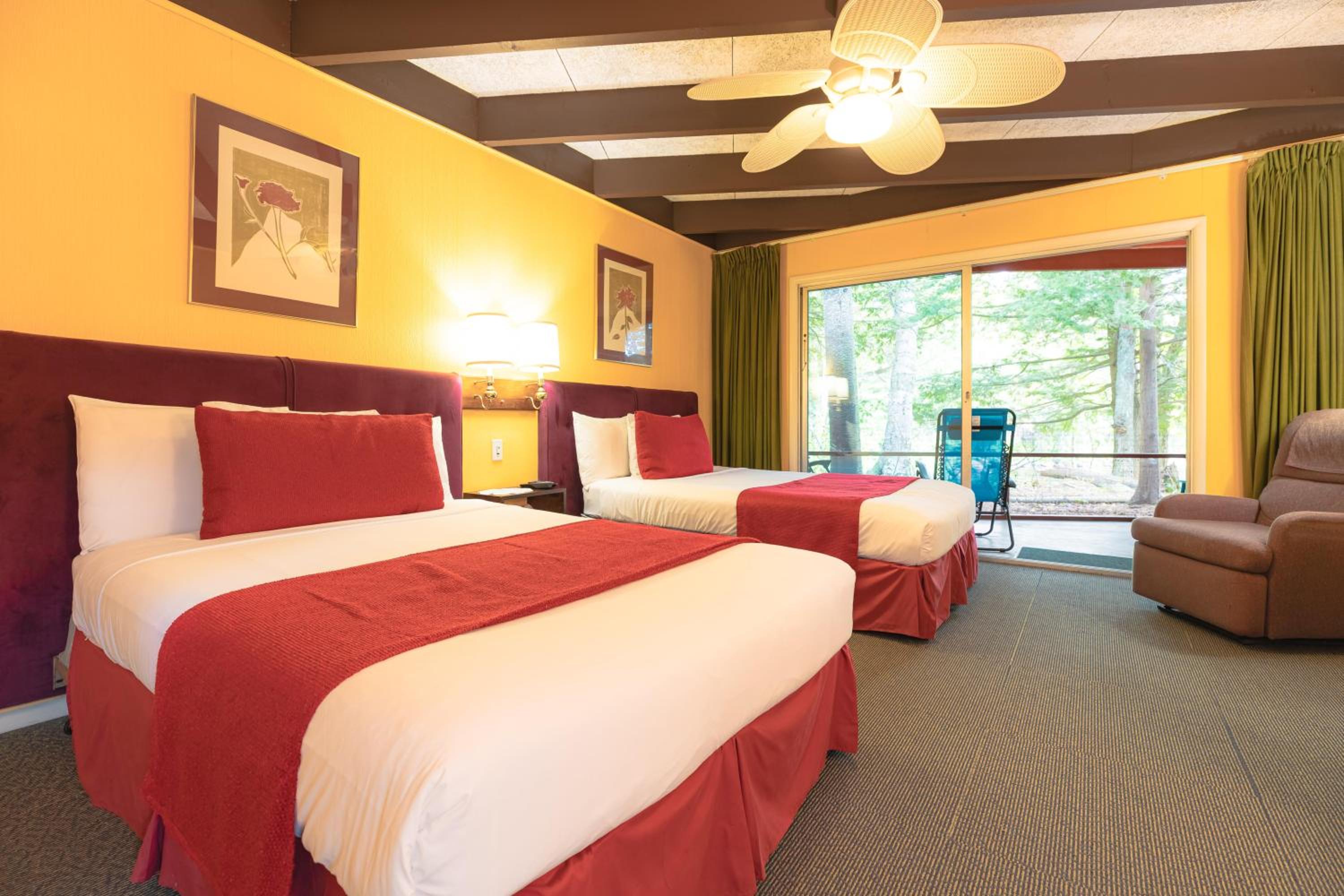 Motel Long Lake and Cottages view 2