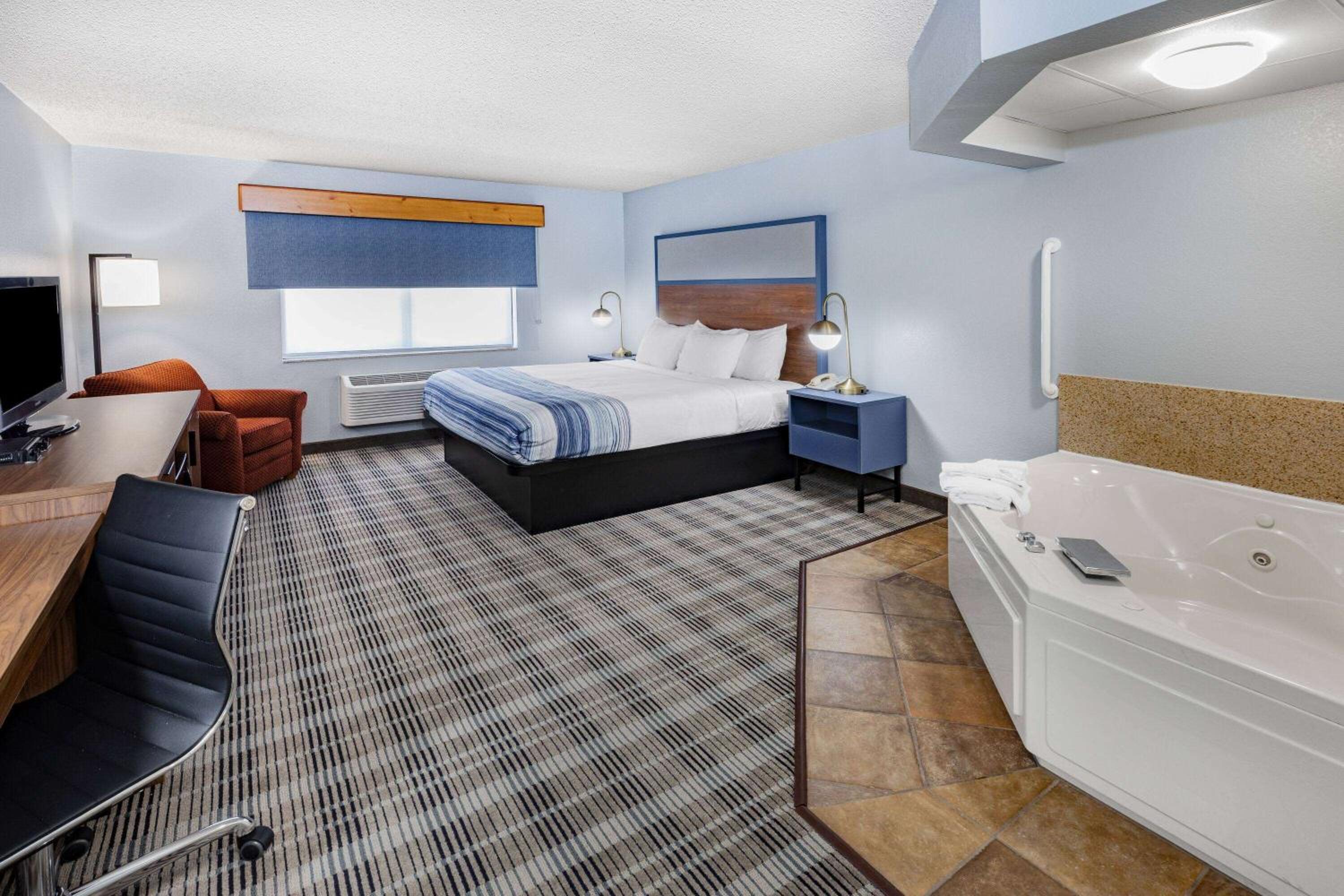 AmericInn by Wyndham Sayre - Property Image 10