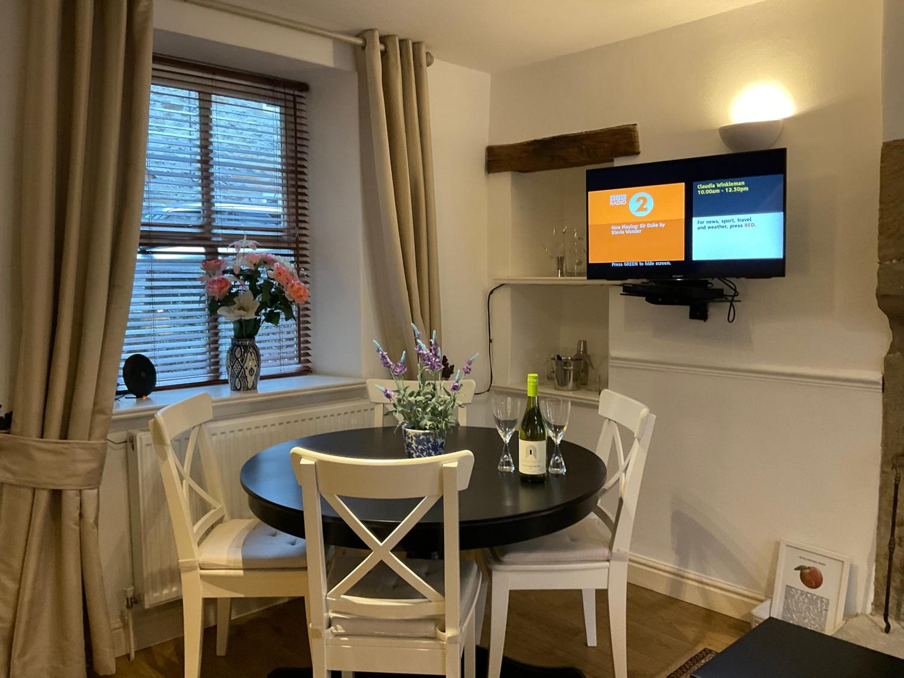 Hotel Carr’s cottage Eyam Peak District, - Image 1