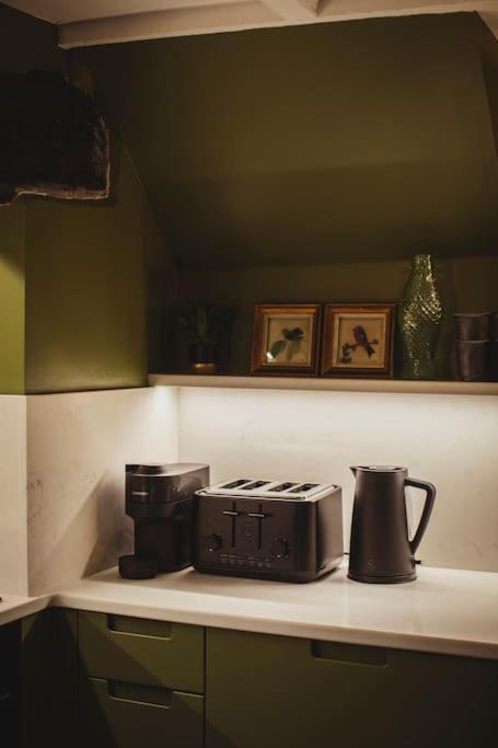 River Cottage, a luxurious and cosy riverside cottage for two