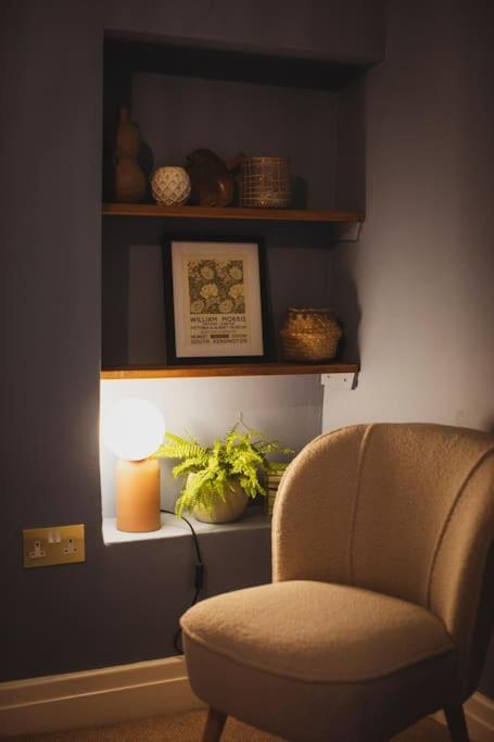 River Cottage, a luxurious and cosy riverside cottage for two