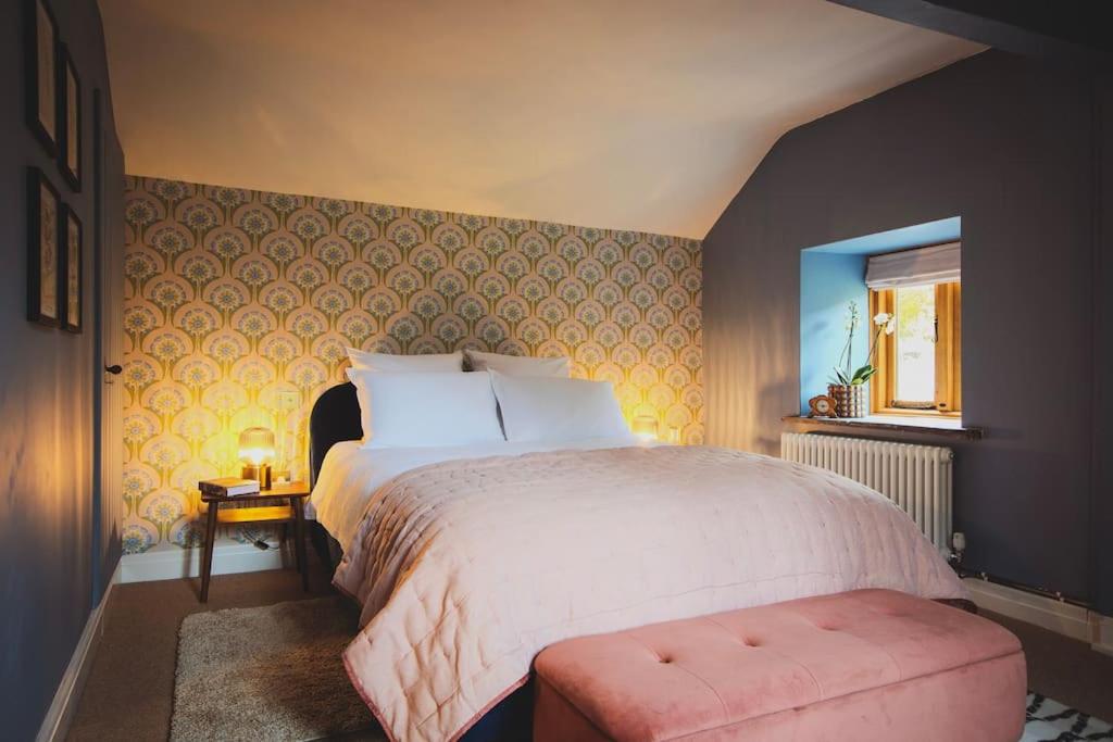 River Cottage, a luxurious and cosy riverside cottage for two