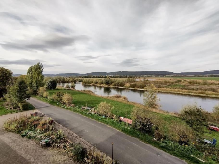 Schöne Wohnung, direkt an der Weser, mit Kaminofen