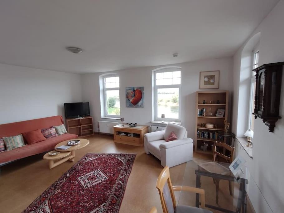 Schöne Wohnung, direkt an der Weser, mit Kaminofen