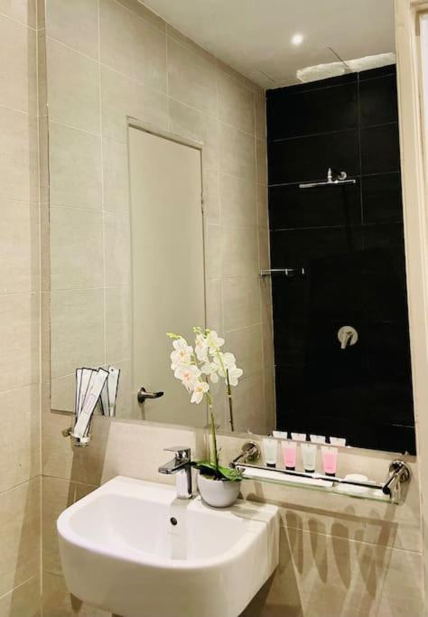 SINA TROIKA RESIDENCE KOTA BHARU 2BR WiFi NETFLIX POOL photo 6