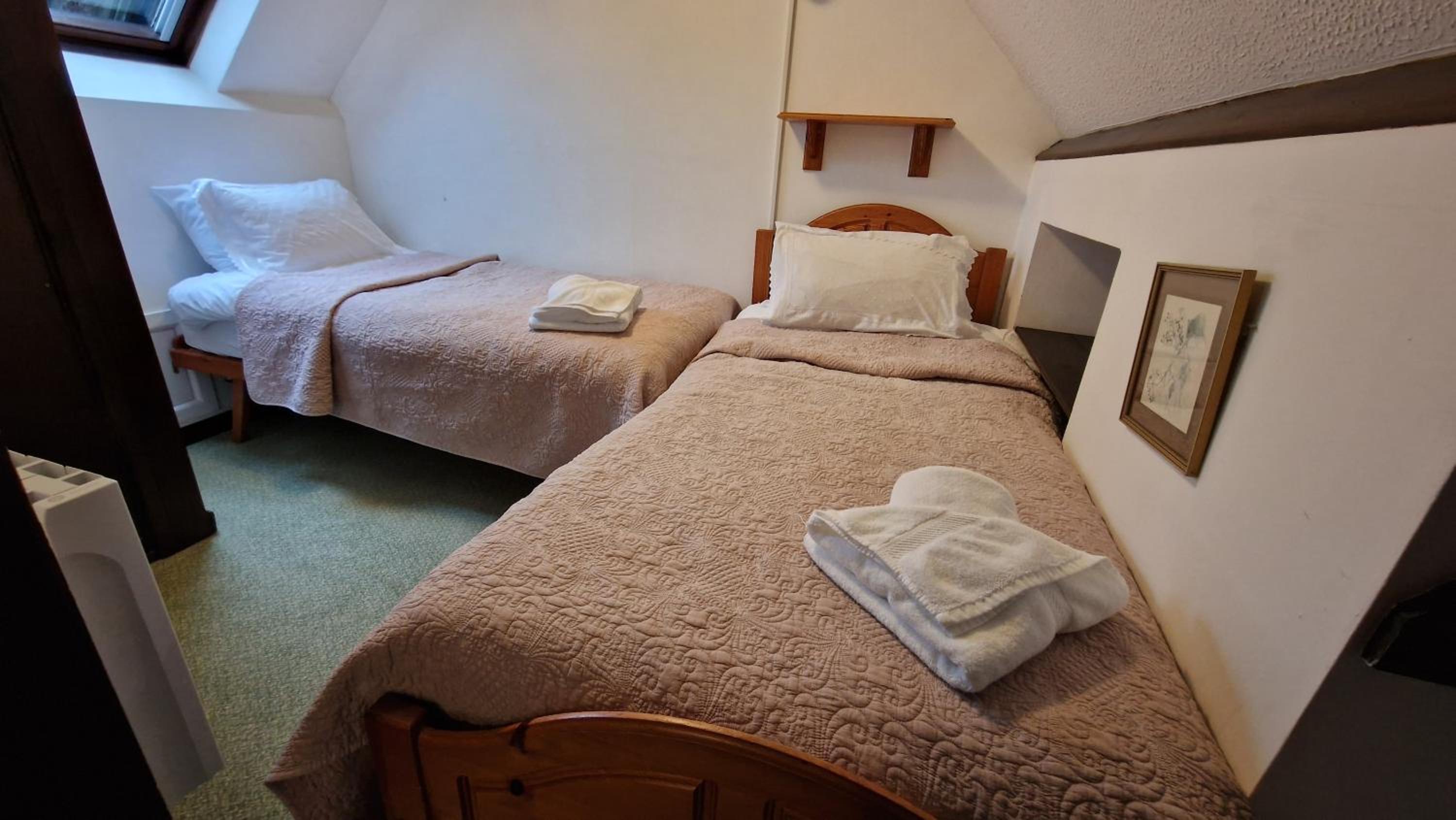 Hayloft Cottage - Dog Friendly With Private Garden view 2