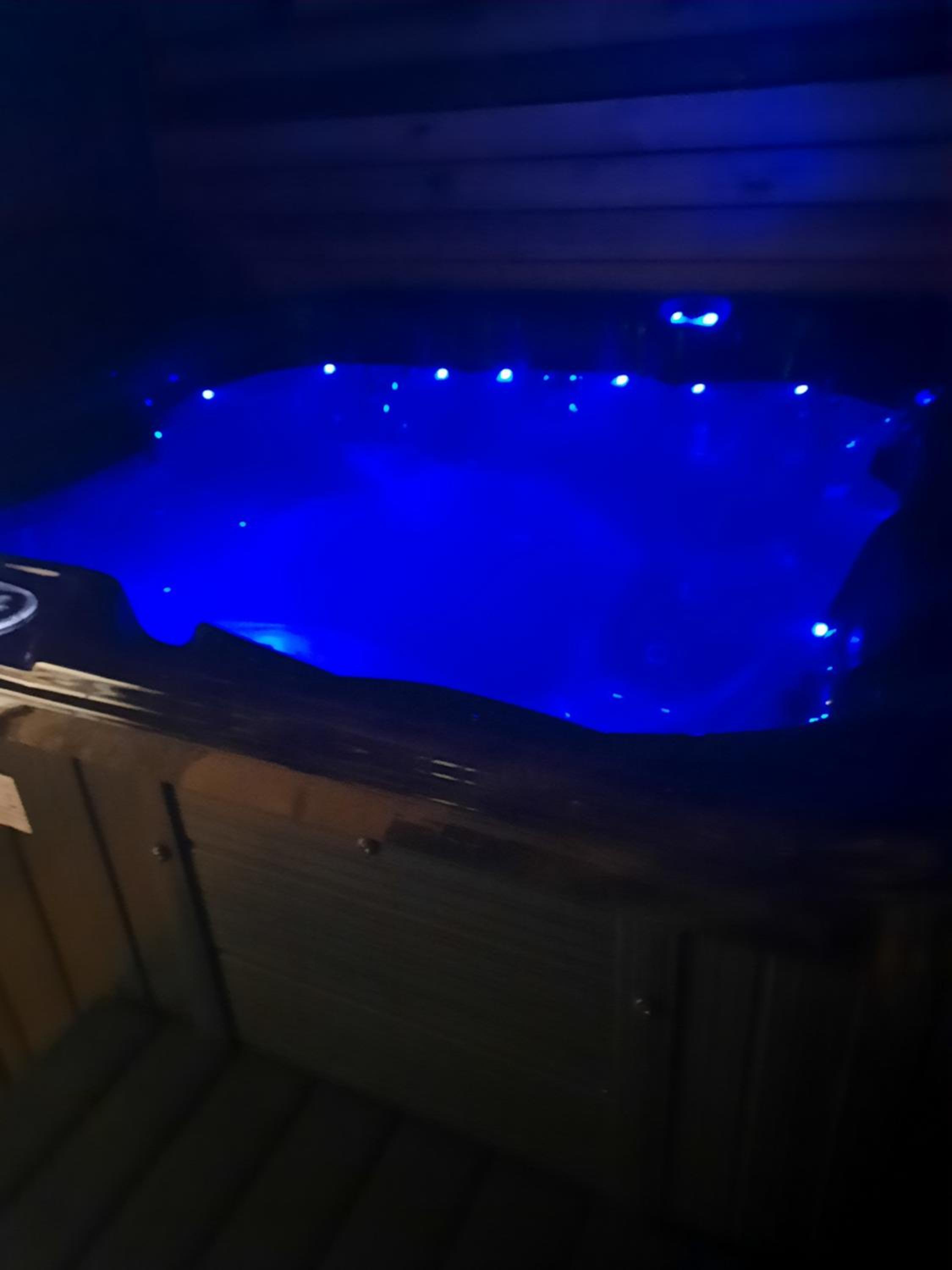 La Caz Anaïs avec jacuzzi view 3