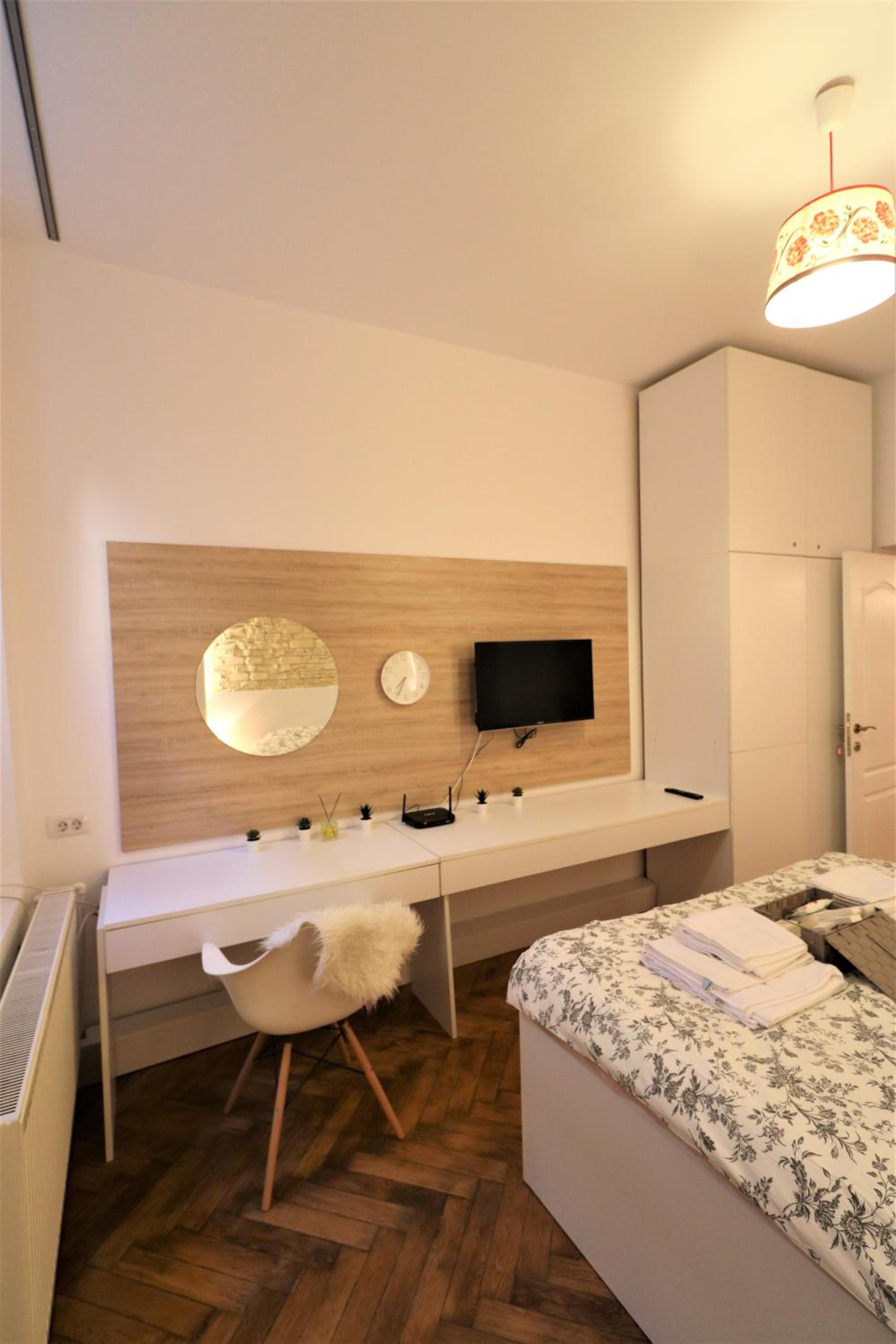 Cozy Old Town Apartment - Free Minibar view 4