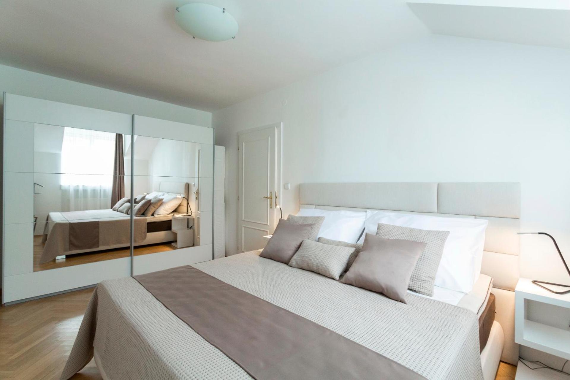 Modern Apartment in New Town by Prague Days