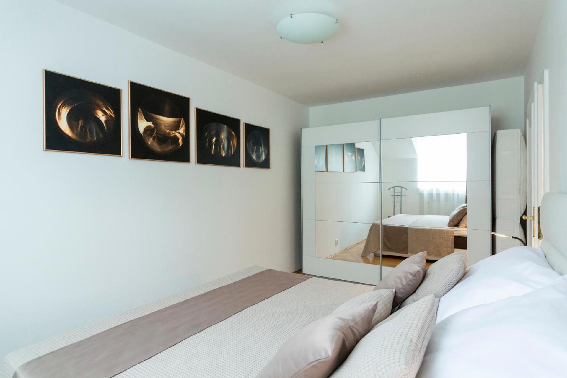 Modern Apartment in New Town by Prague Days