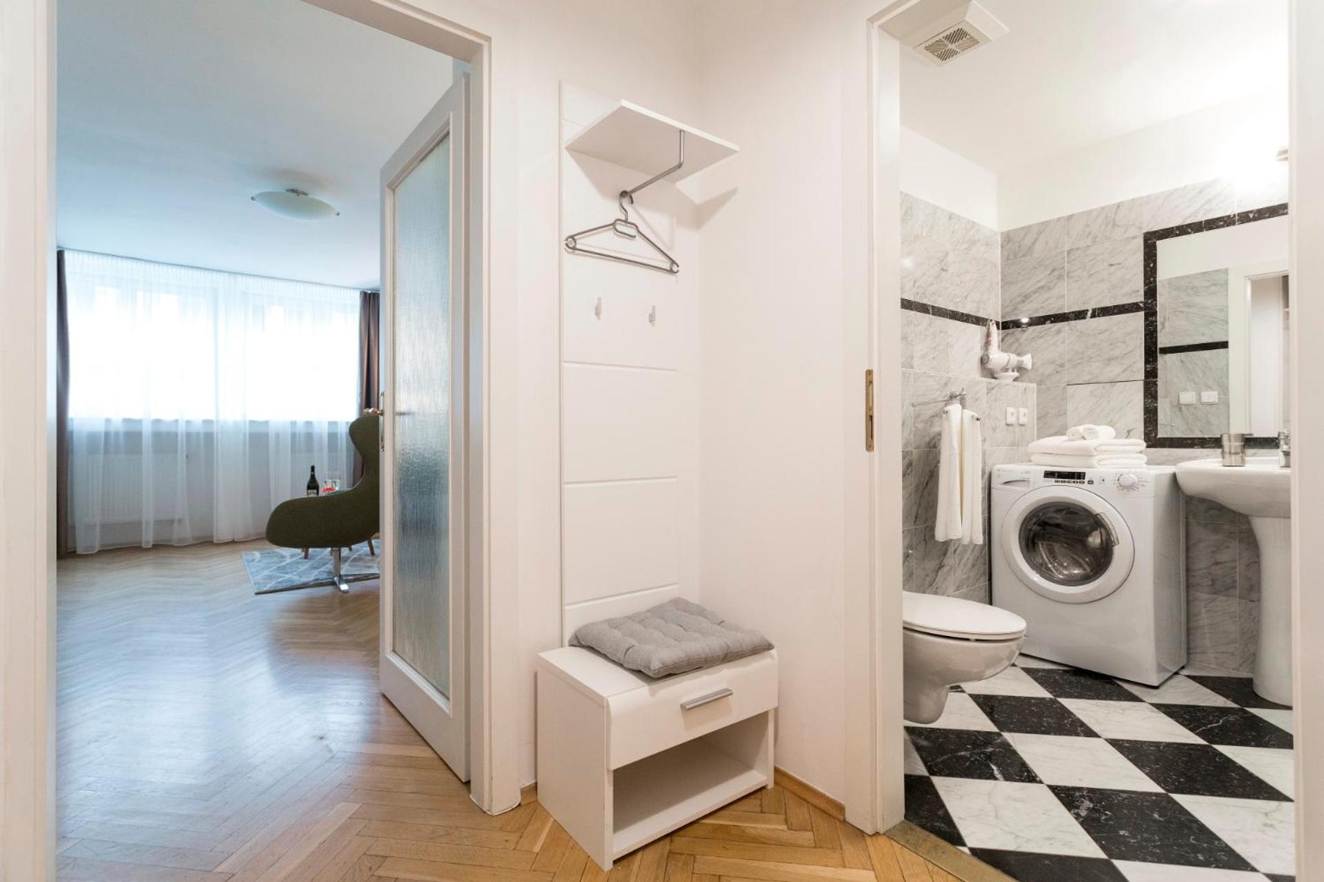Modern Apartment in New Town by Prague Days