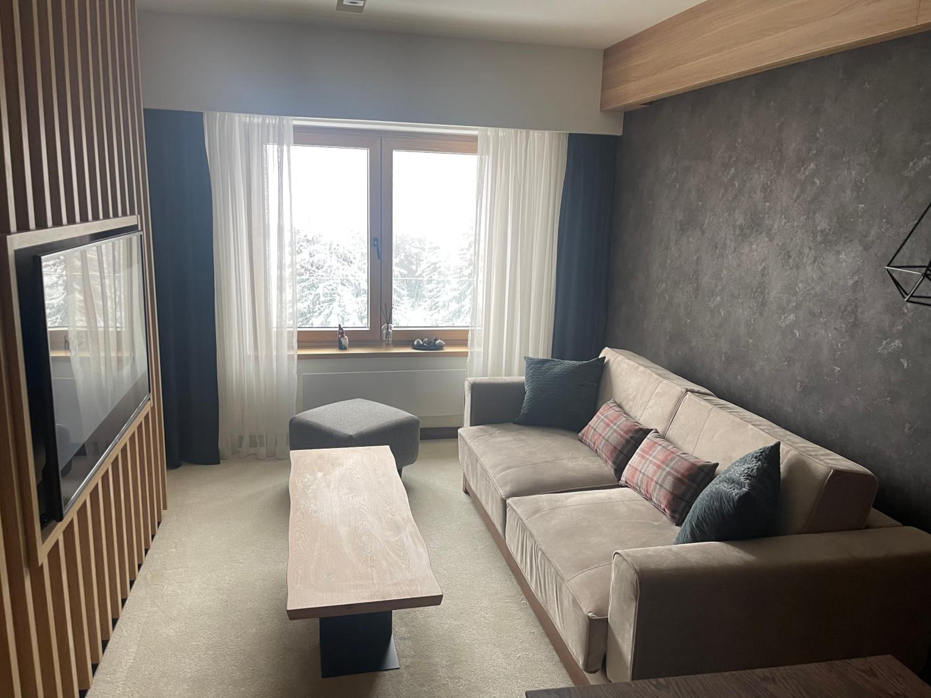 Woodside Duplex Apartment Ski in Ski out with garage view 3