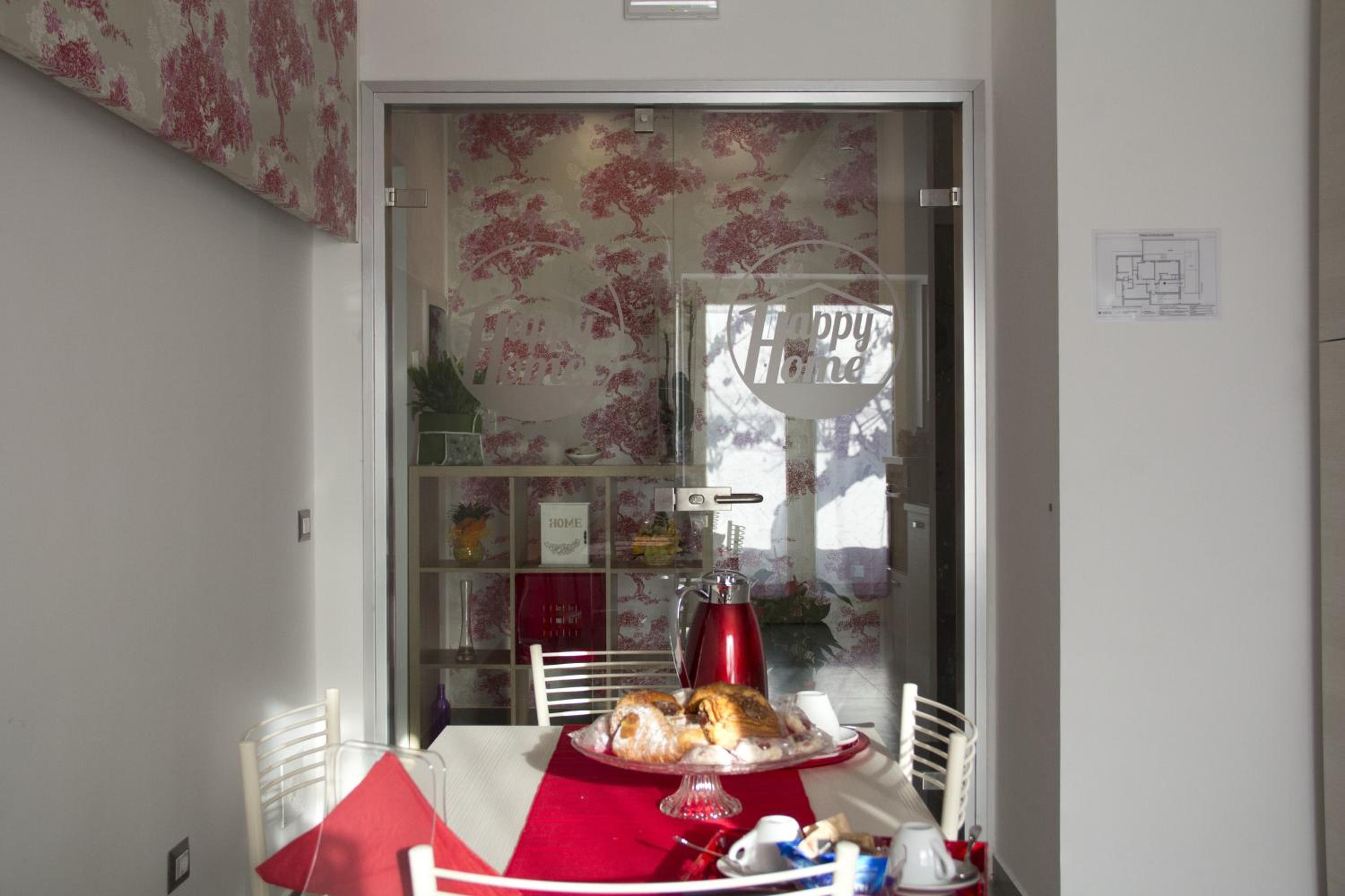 Hotel Happy Home - Image 1