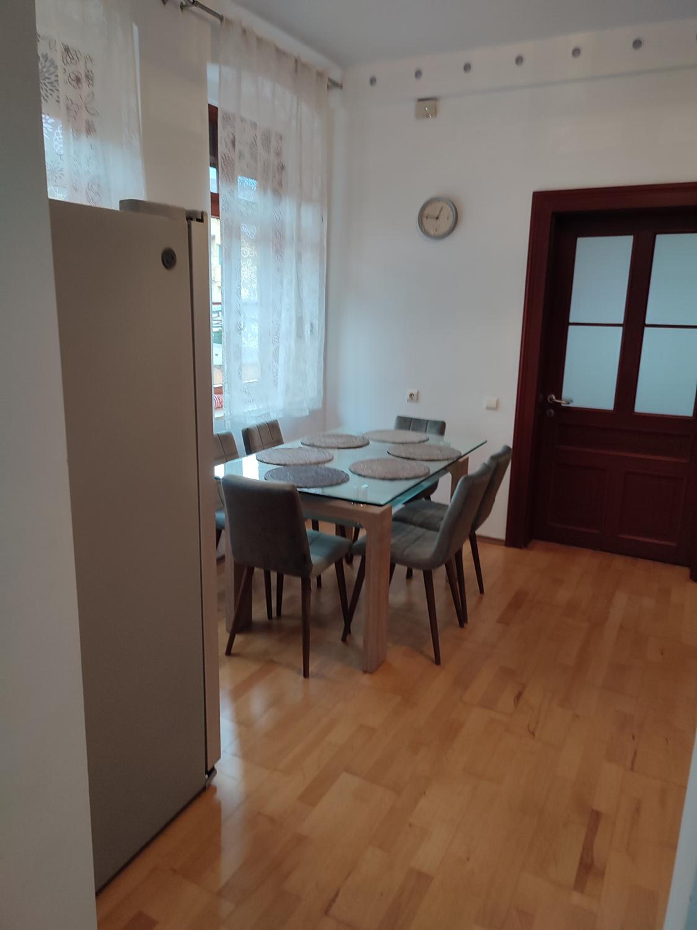 Retro House Mountain View en Braşov — kitchen