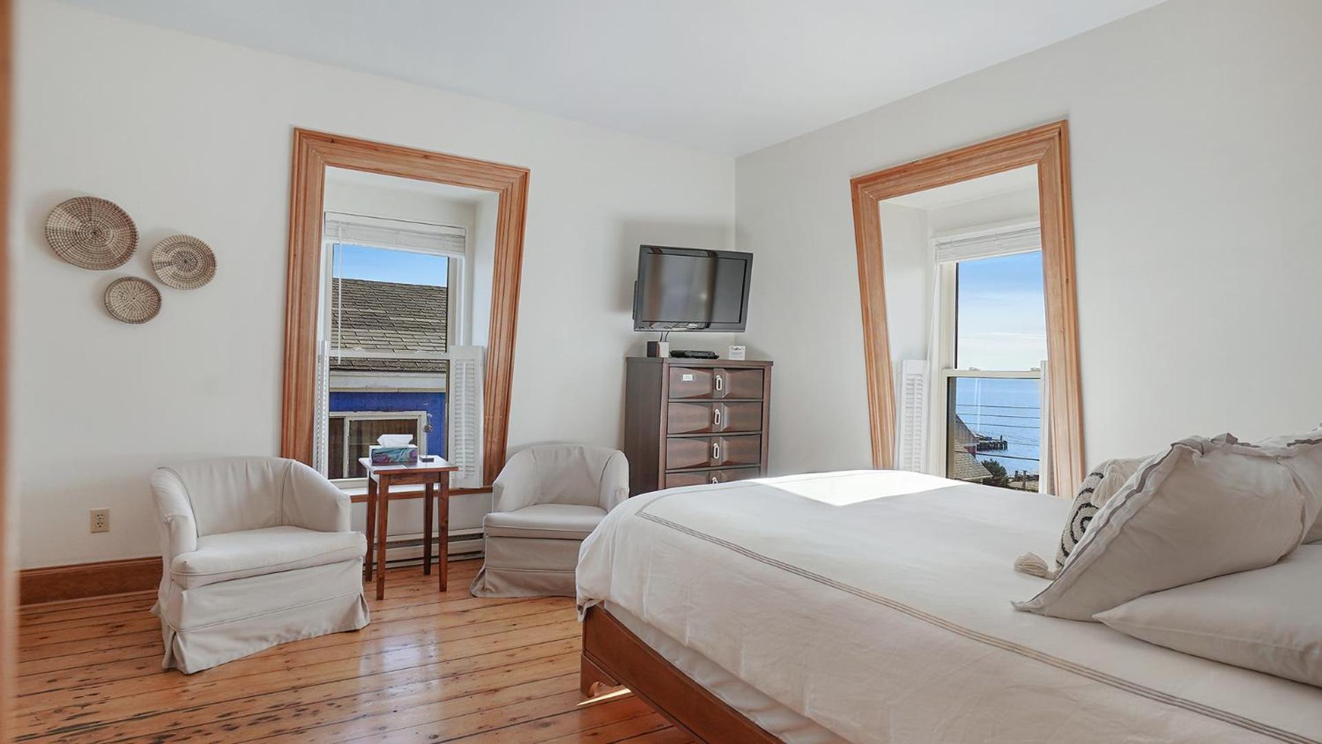 Sail Inn Lunenburg