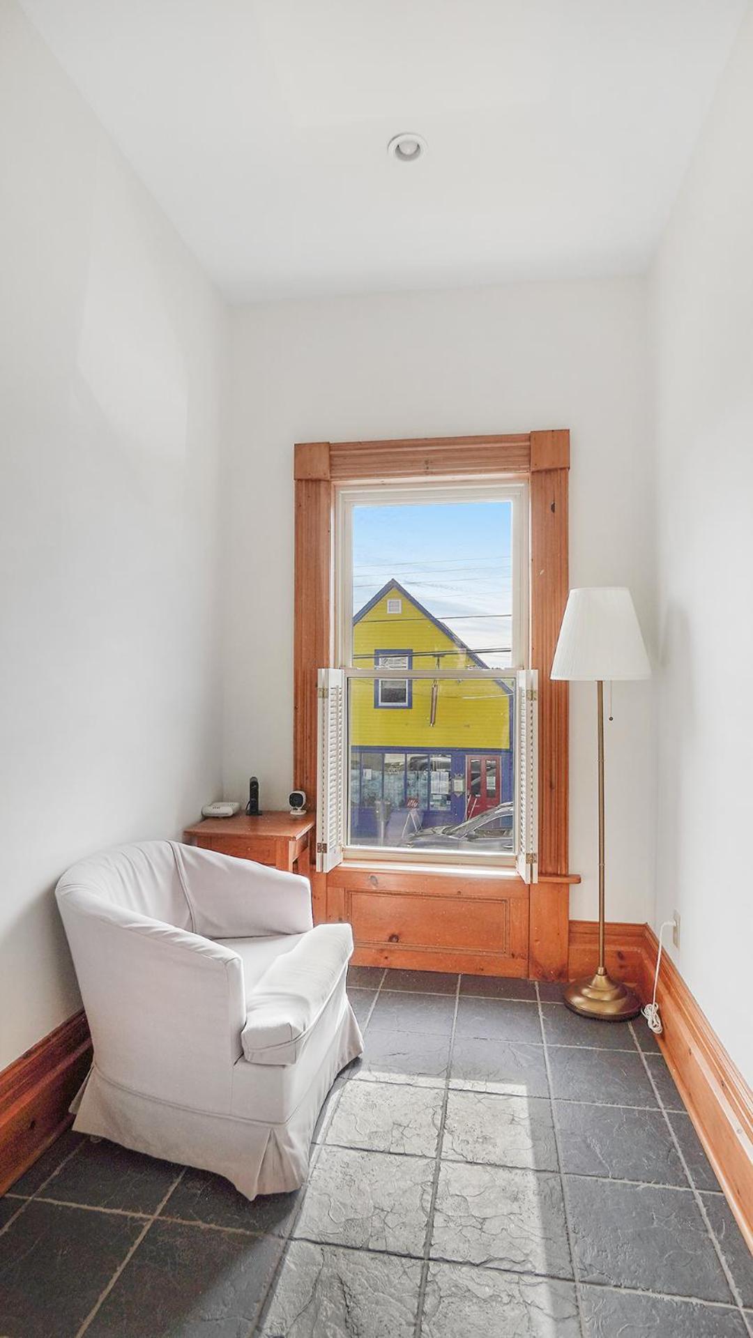 Sail Inn Lunenburg