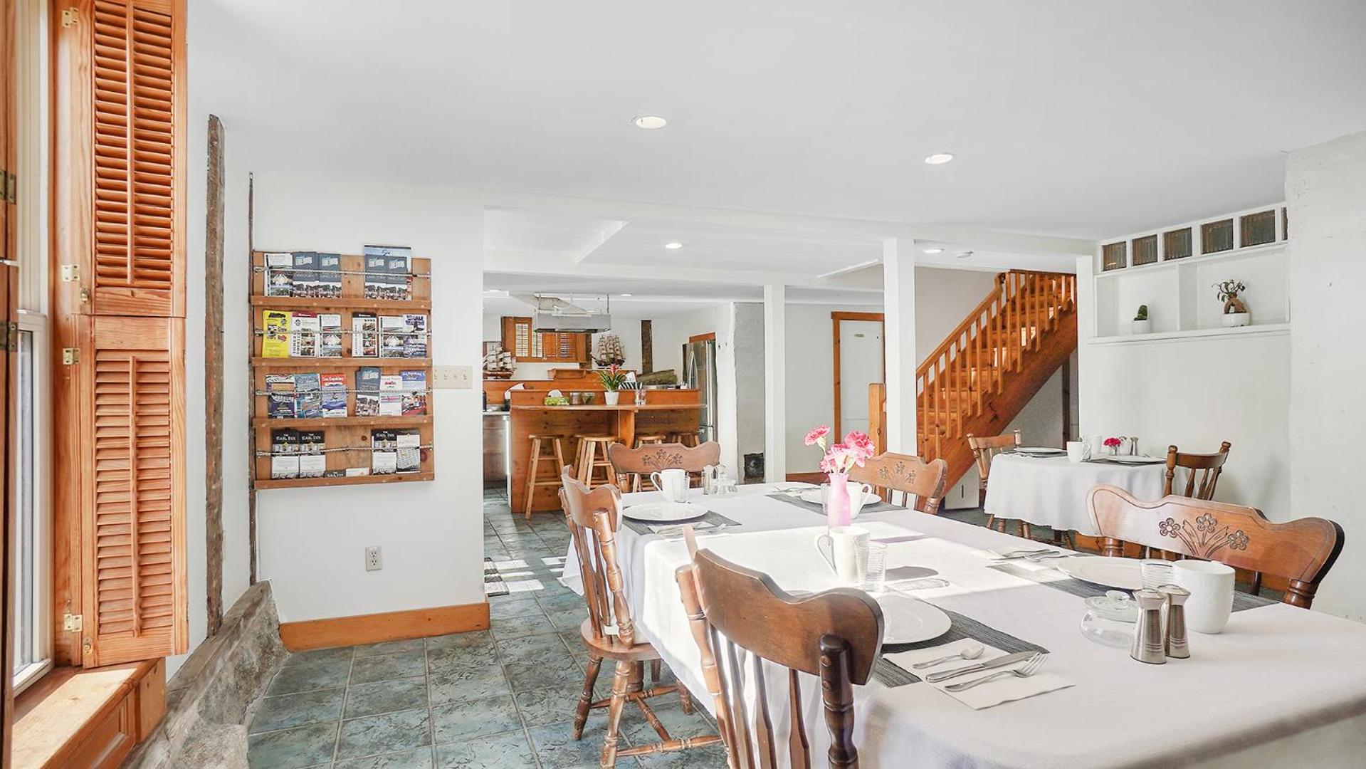 Sail Inn Lunenburg