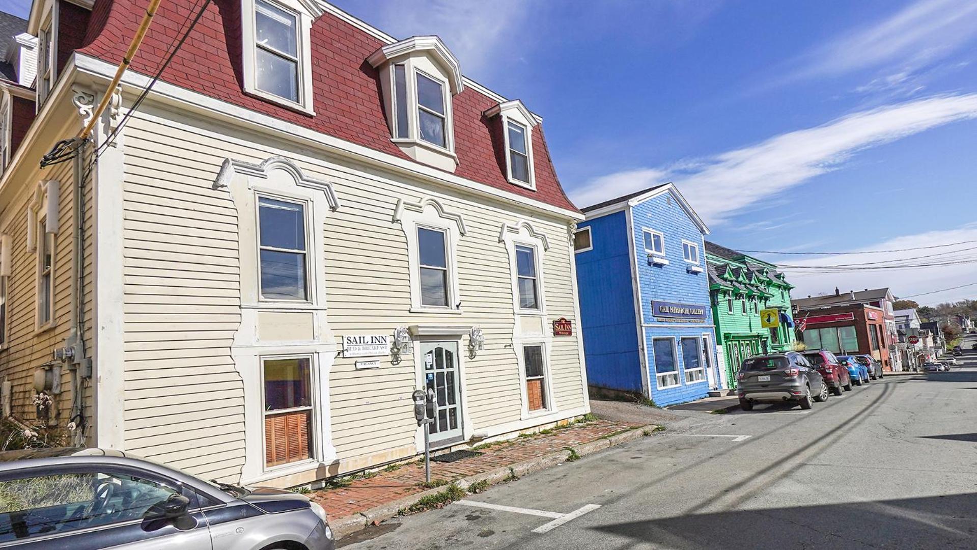 Sail Inn Lunenburg