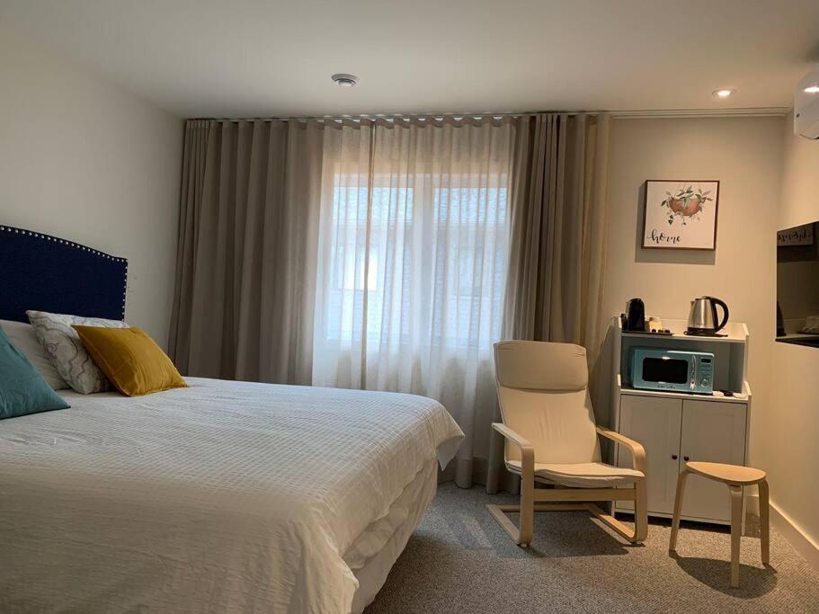 Modern 3-en-suite Bedroom Townhouse with 1 Sofa Bed and Terrace in Mont-Tremblant