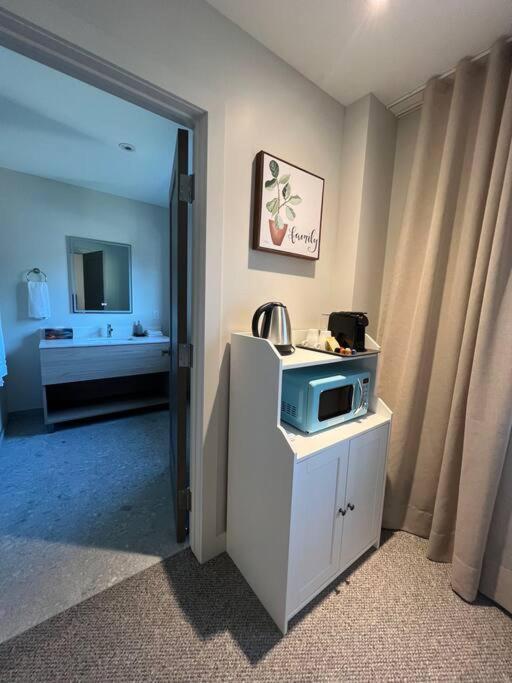 Modern 3-en-suite Bedroom Townhouse with 1 Sofa Bed and Terrace in Mont-Tremblant