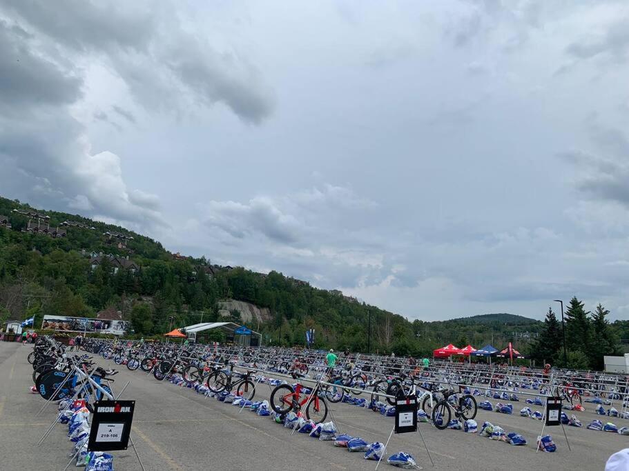 Modern 3-en-suite Bedroom Townhouse with 1 Sofa Bed and Terrace in Mont-Tremblant